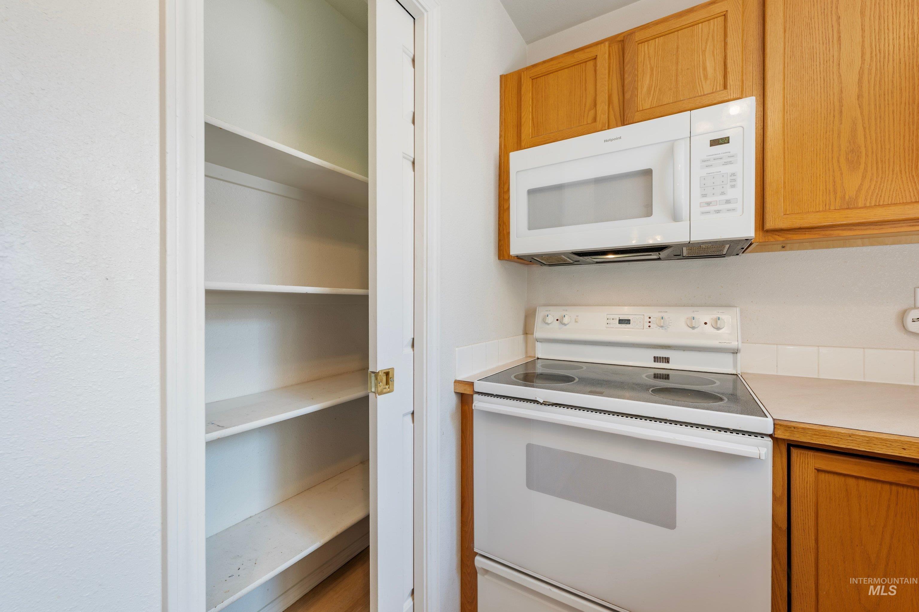 2110 Glenn Way Property Photo 17