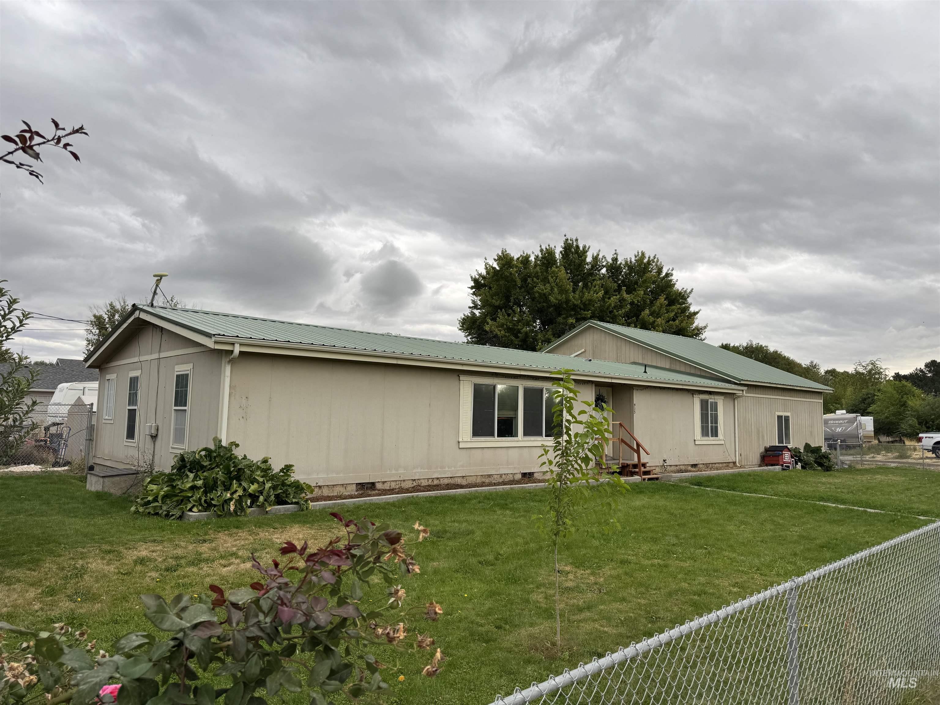 923 Colorado Street Property Photo 2