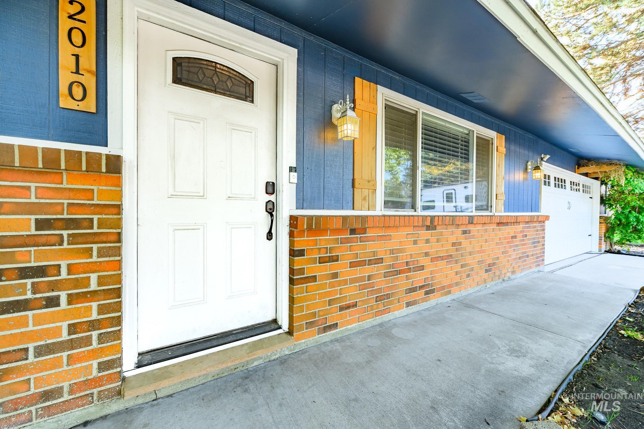 2010 N Dalton Ave Property Photo 12