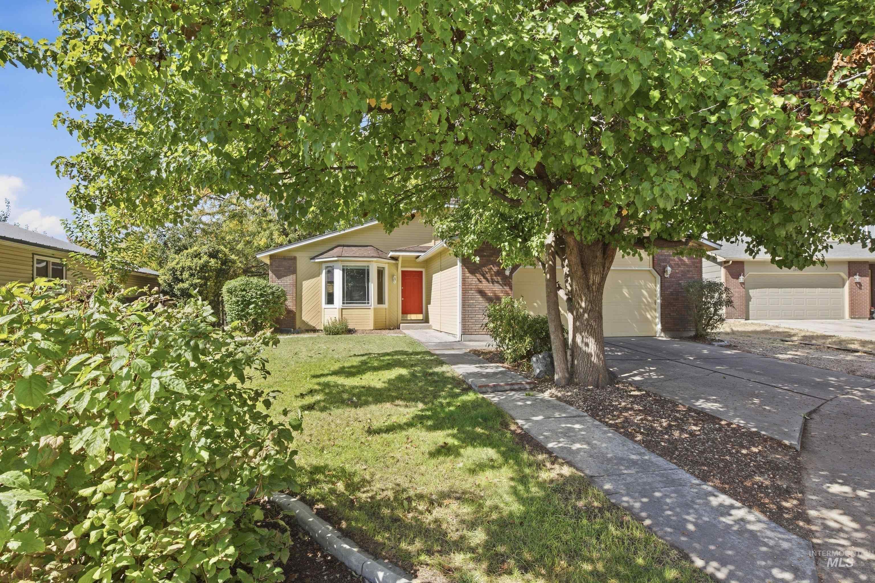 1873 N Tammy Pl Property Photo 3
