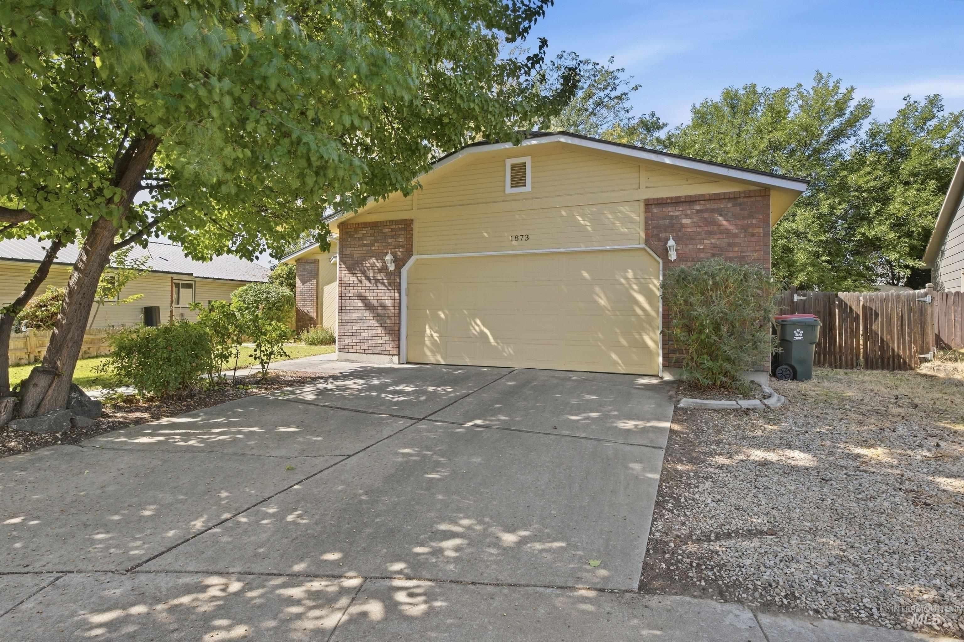1873 N Tammy Pl Property Photo 4