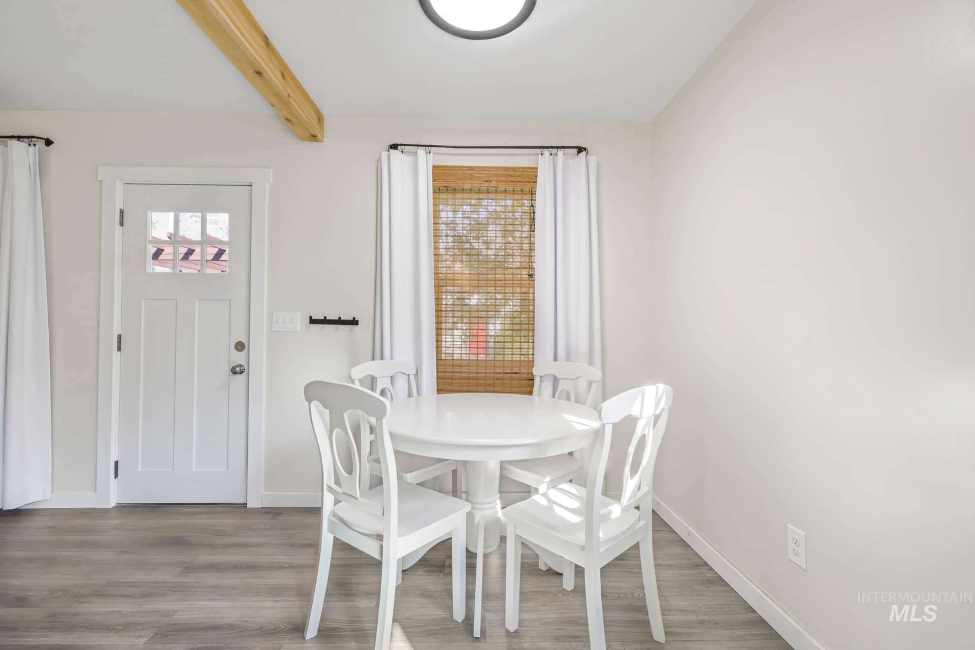 208 S Main Property Photo 4