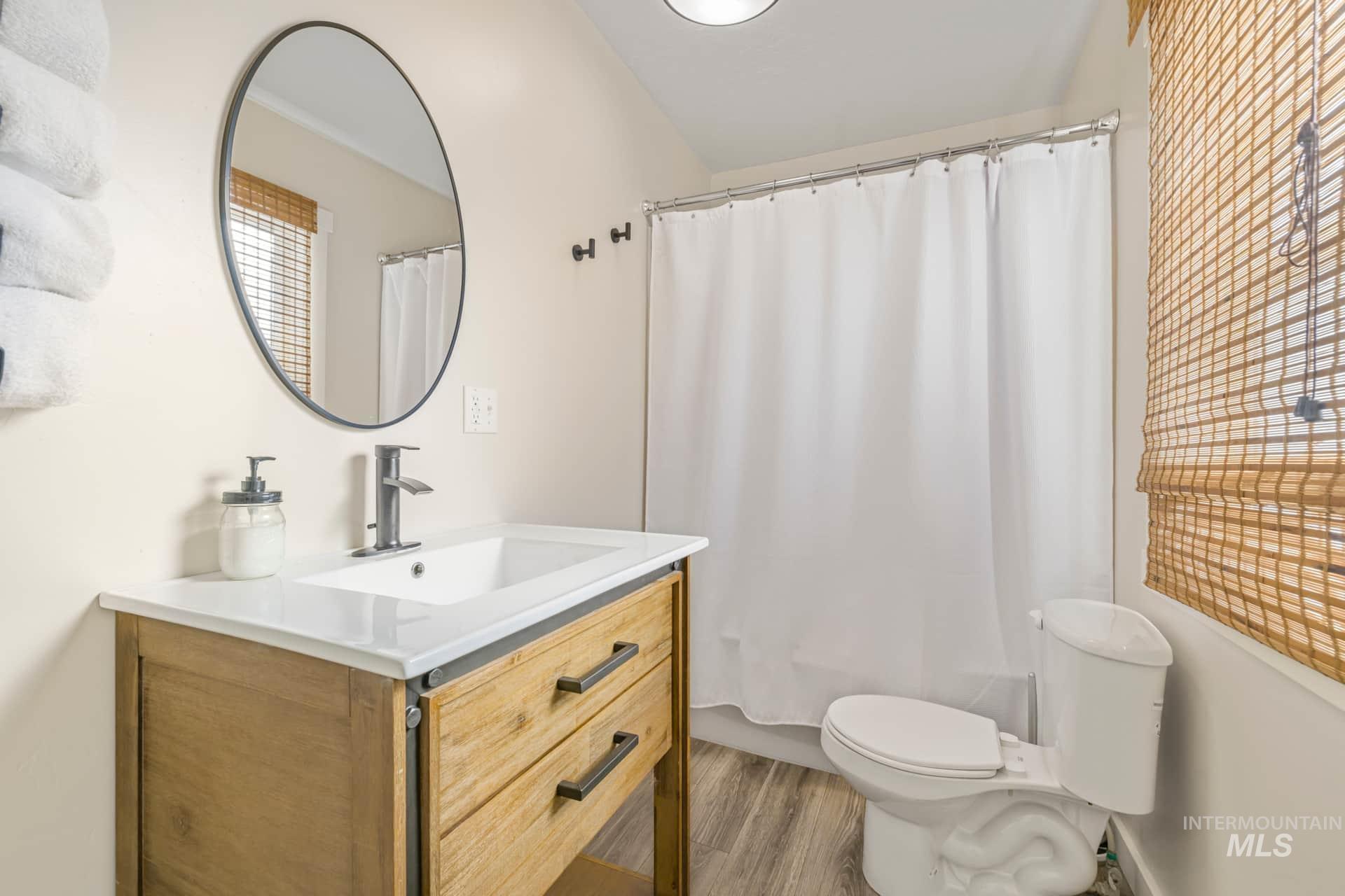 208 S Main Property Photo 11