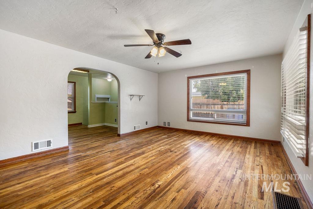 910 W Orchard Ave Property Photo 7