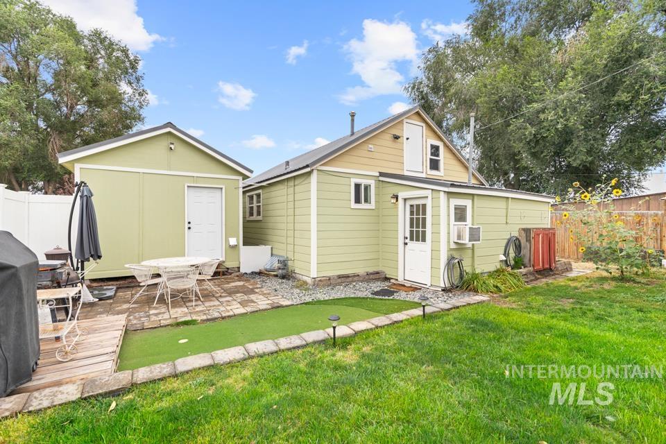 474 Harrison St. W Property Photo 6