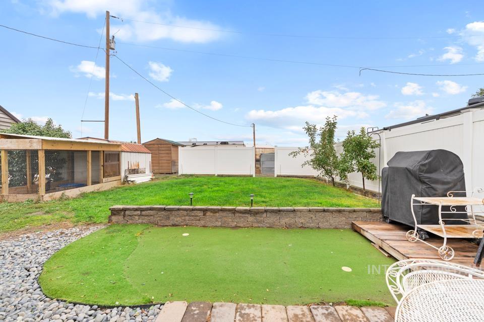 474 Harrison St. W Property Photo 8