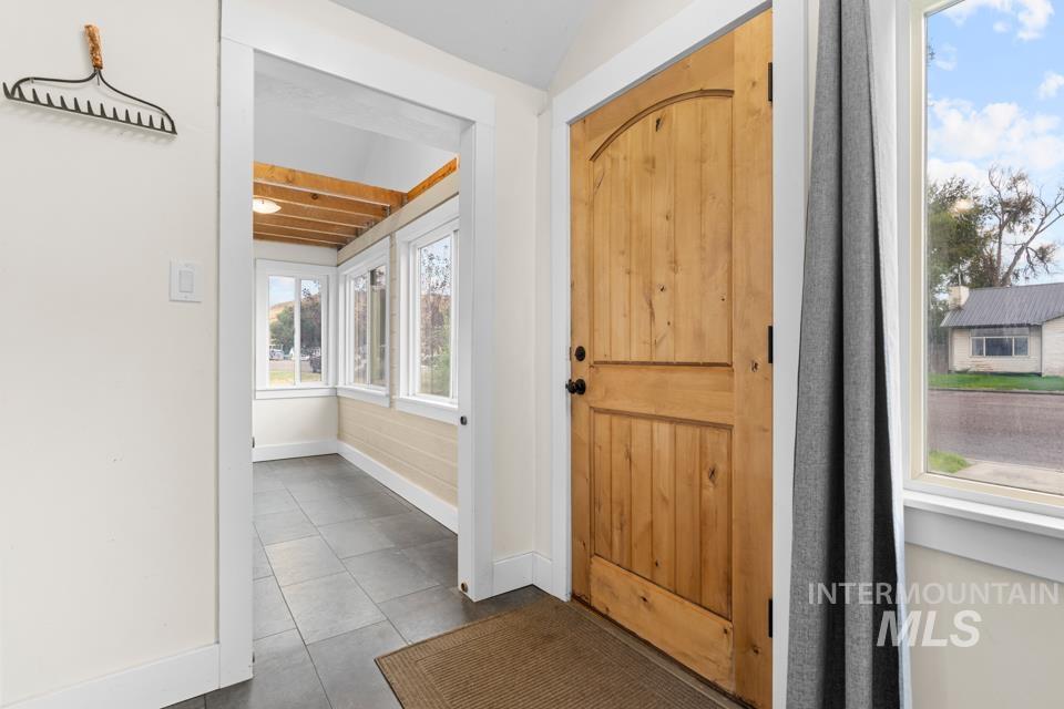474 Harrison St. W Property Photo 10