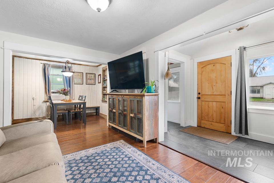 474 Harrison St. W Property Photo 15