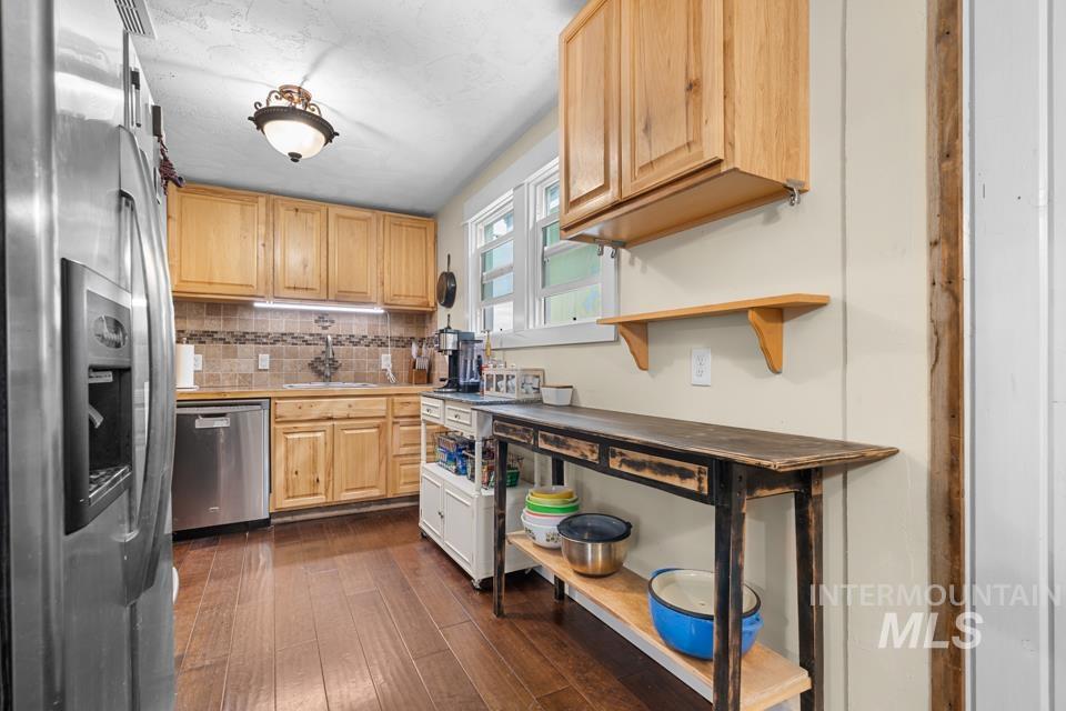474 Harrison St. W Property Photo 22