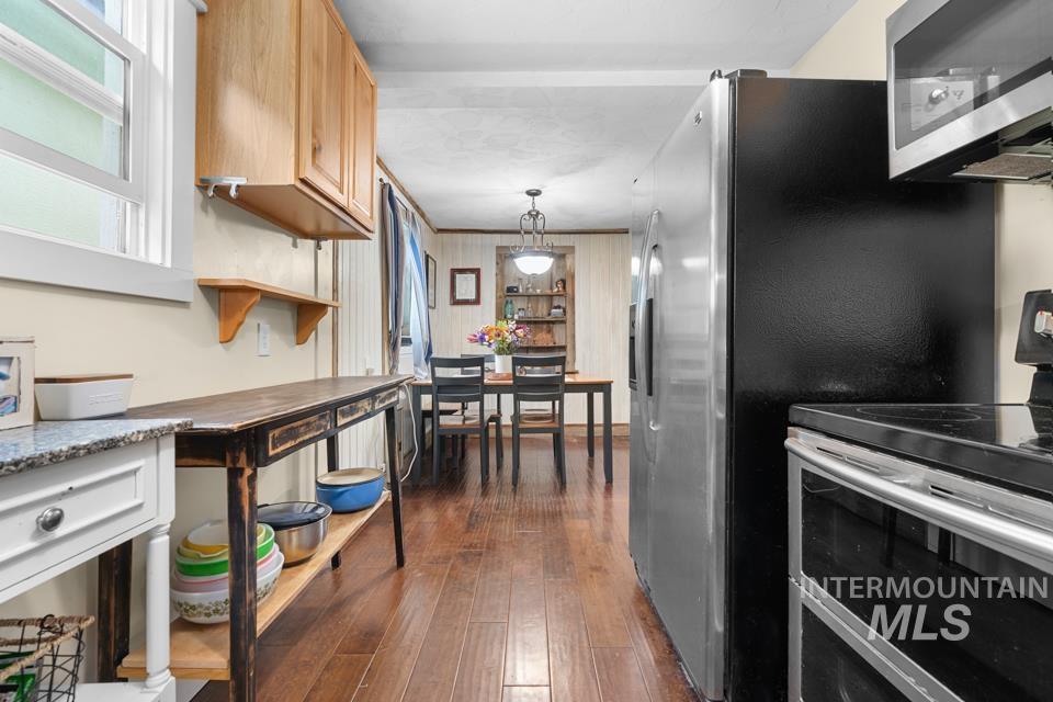 474 Harrison St. W Property Photo 23