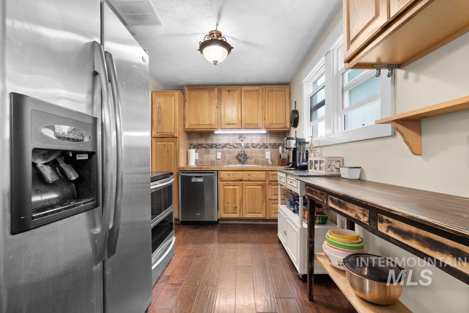 474 Harrison St. W Property Photo 26