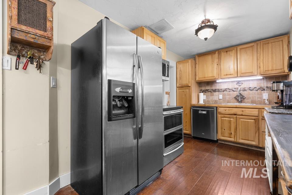 474 Harrison St. W Property Photo 27