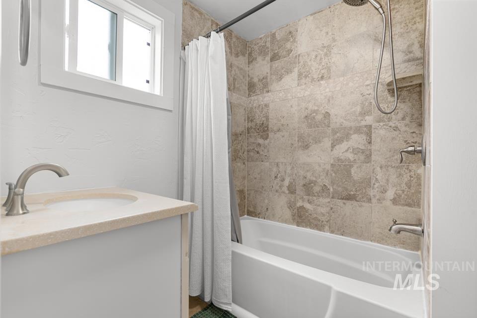 474 Harrison St. W Property Photo 33