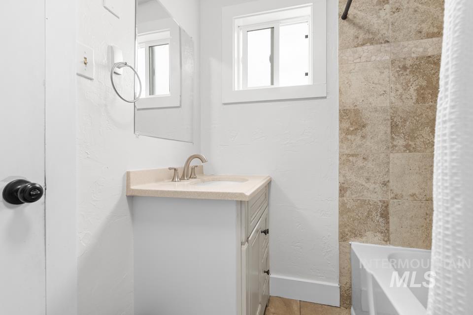 474 Harrison St. W Property Photo 34