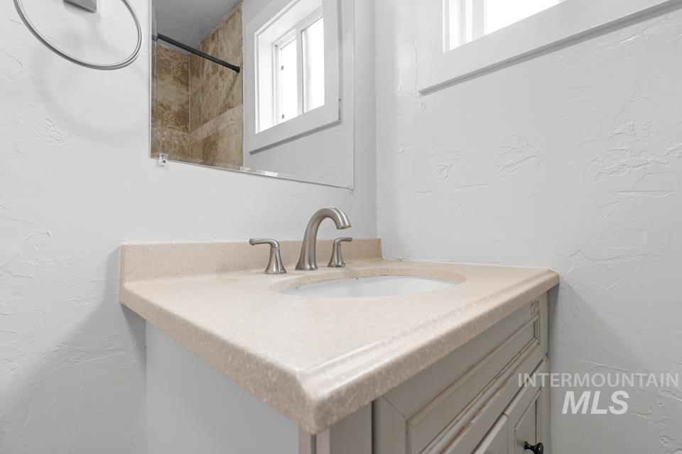 474 Harrison St. W Property Photo 35