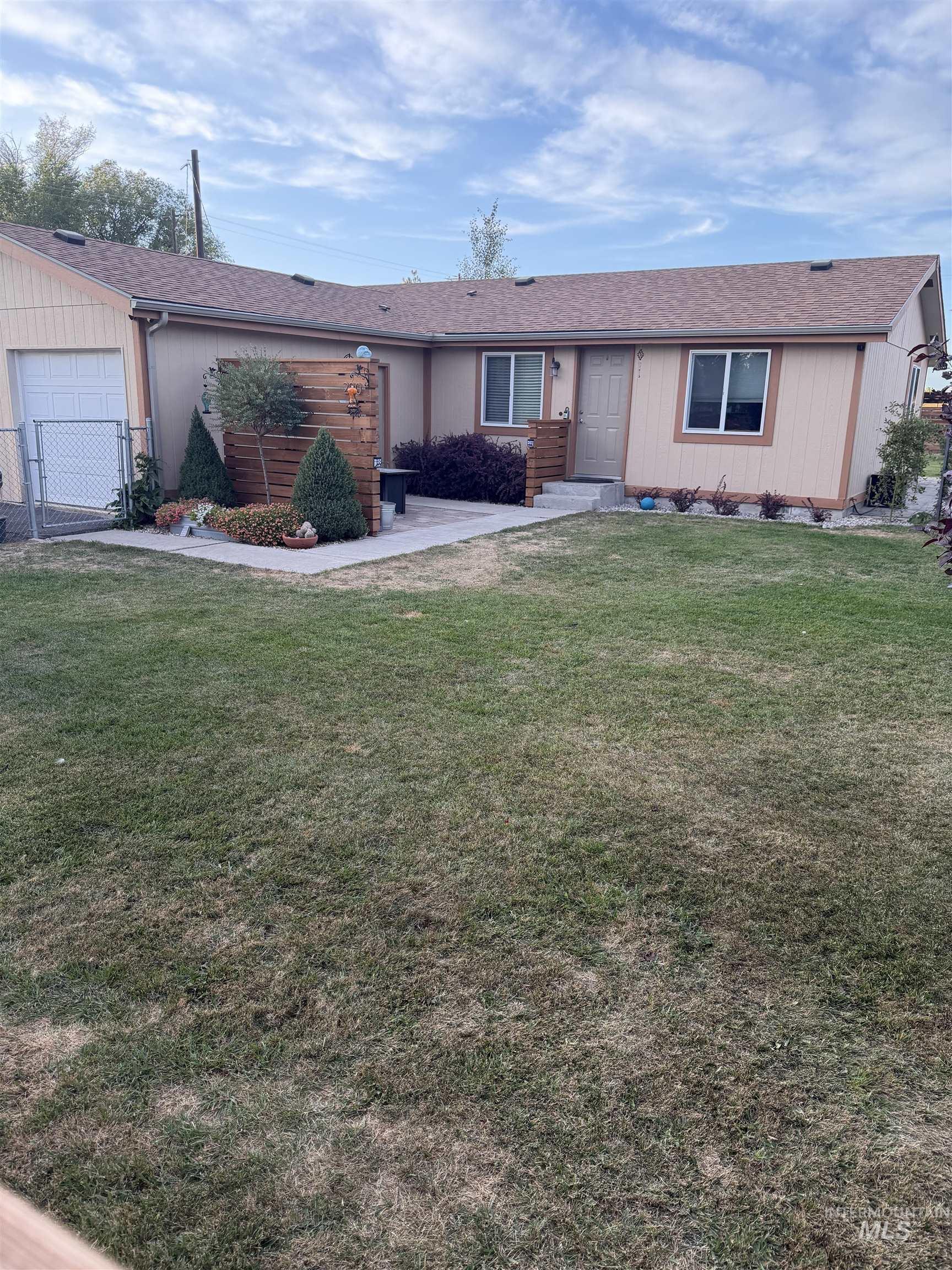 290 West Elmore Avenue Property Photo 1