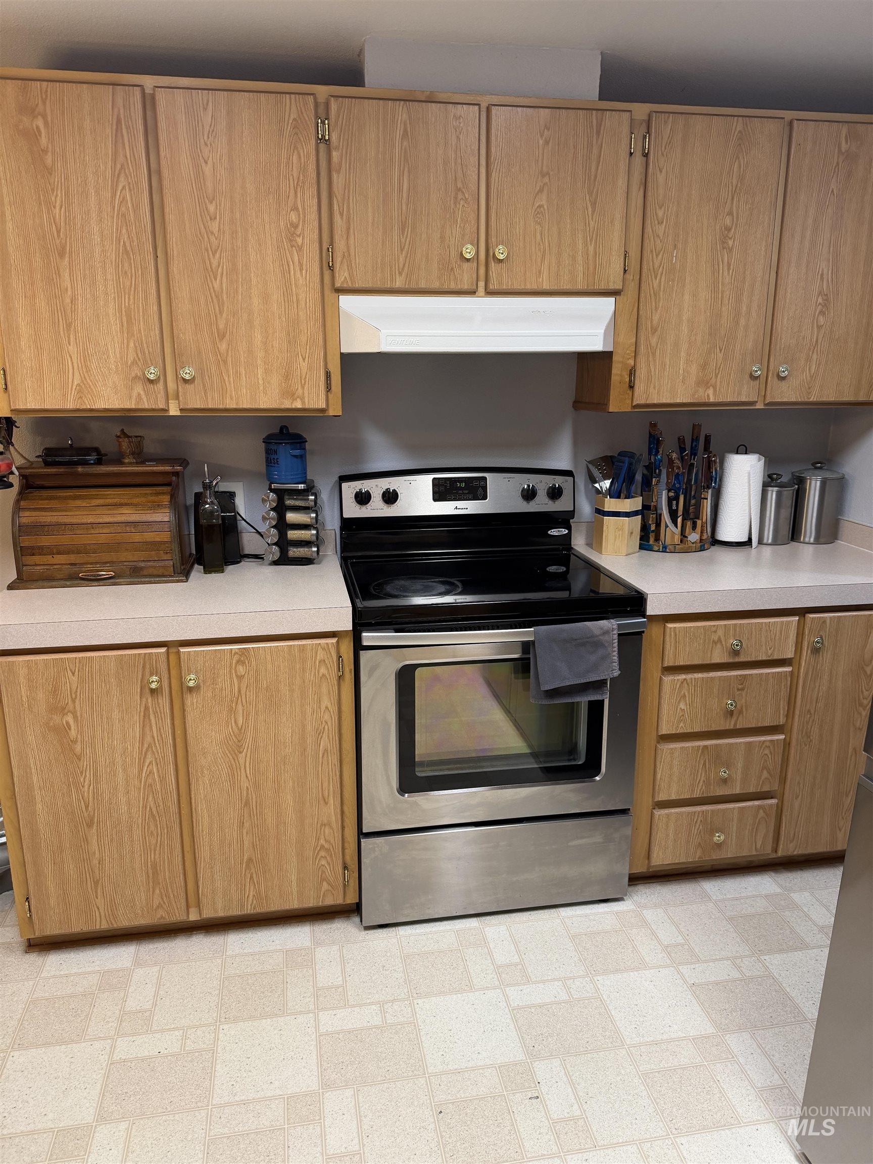 290 West Elmore Avenue Property Photo 6