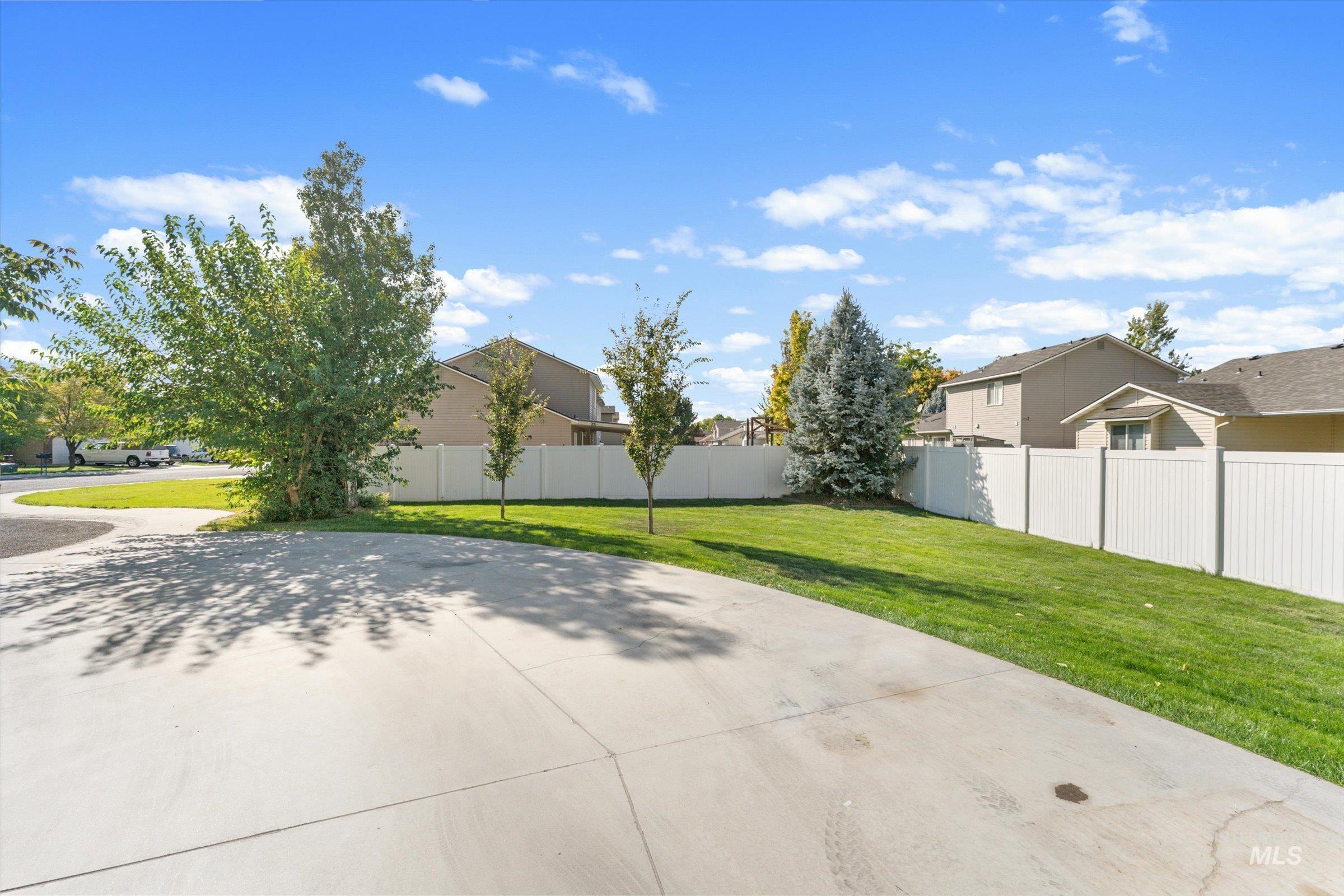 10536 Gossamer Ct Property Photo 3