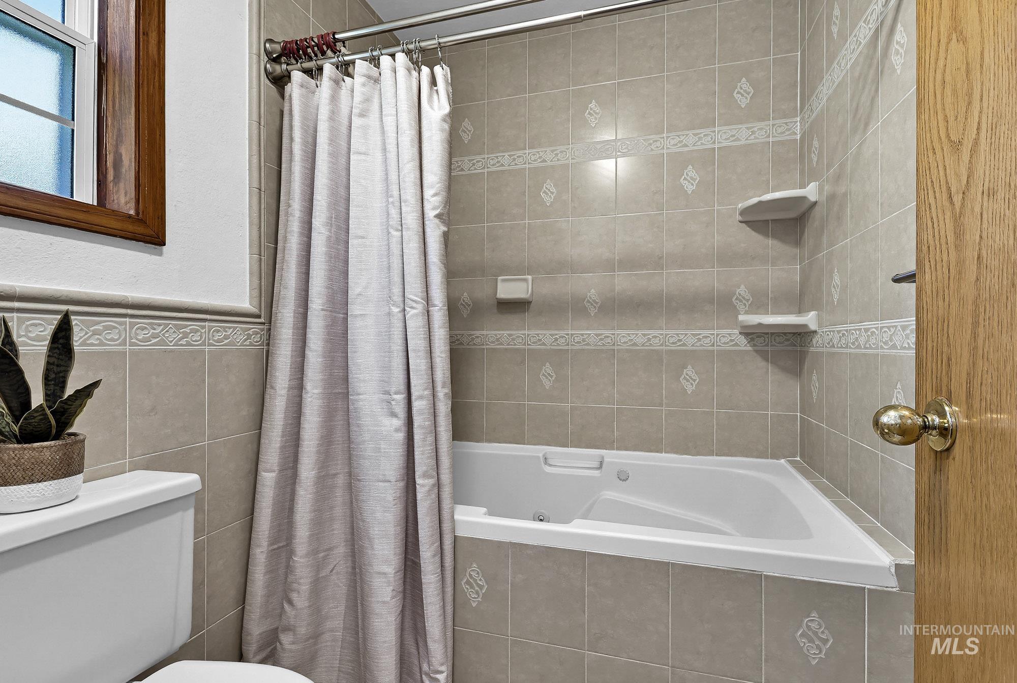 705 Keogh Lane Property Photo 27