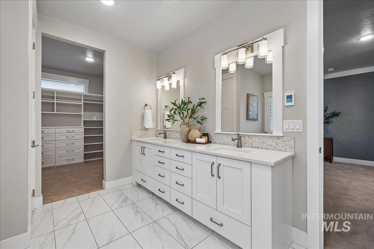 5693 W Pulaski St. Property Photo 16