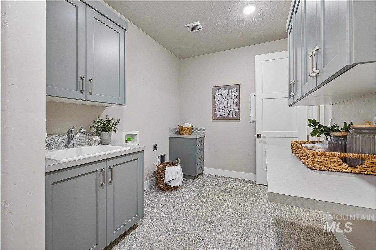 5693 W Pulaski St. Property Photo 27