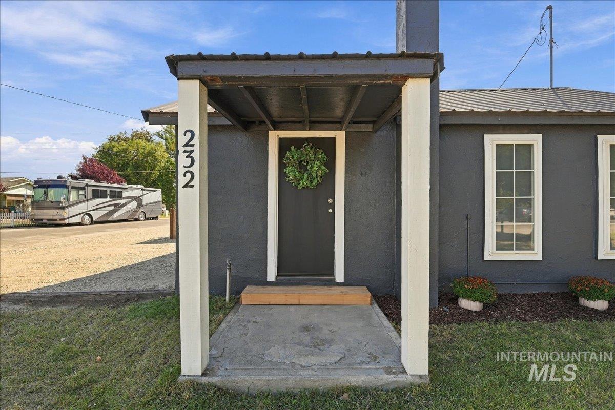 232 E Montana Ave Property Photo 4