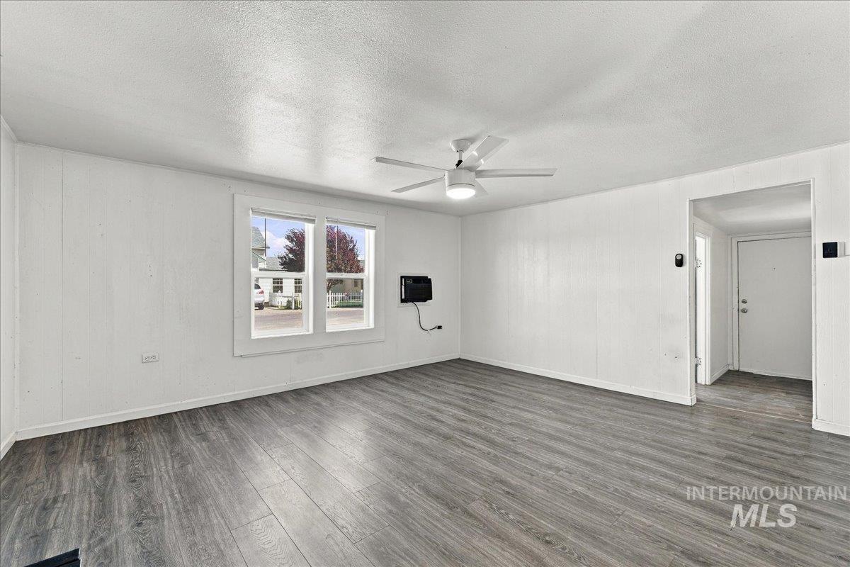 232 E Montana Ave Property Photo 8