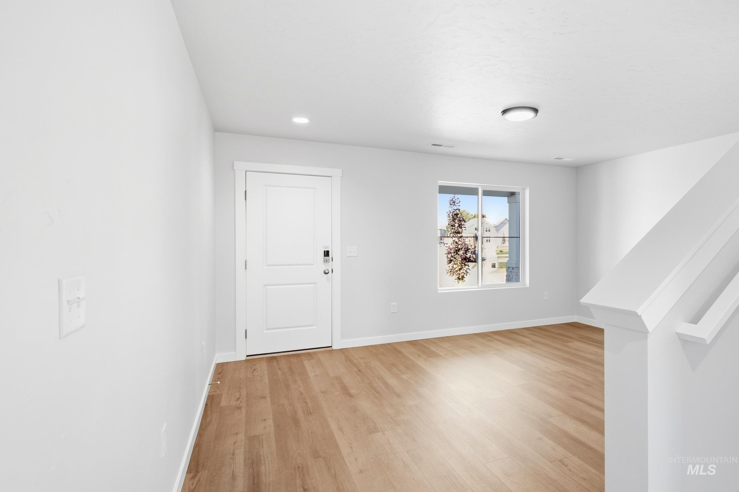 588 N Palaestra Ave Property Photo 2