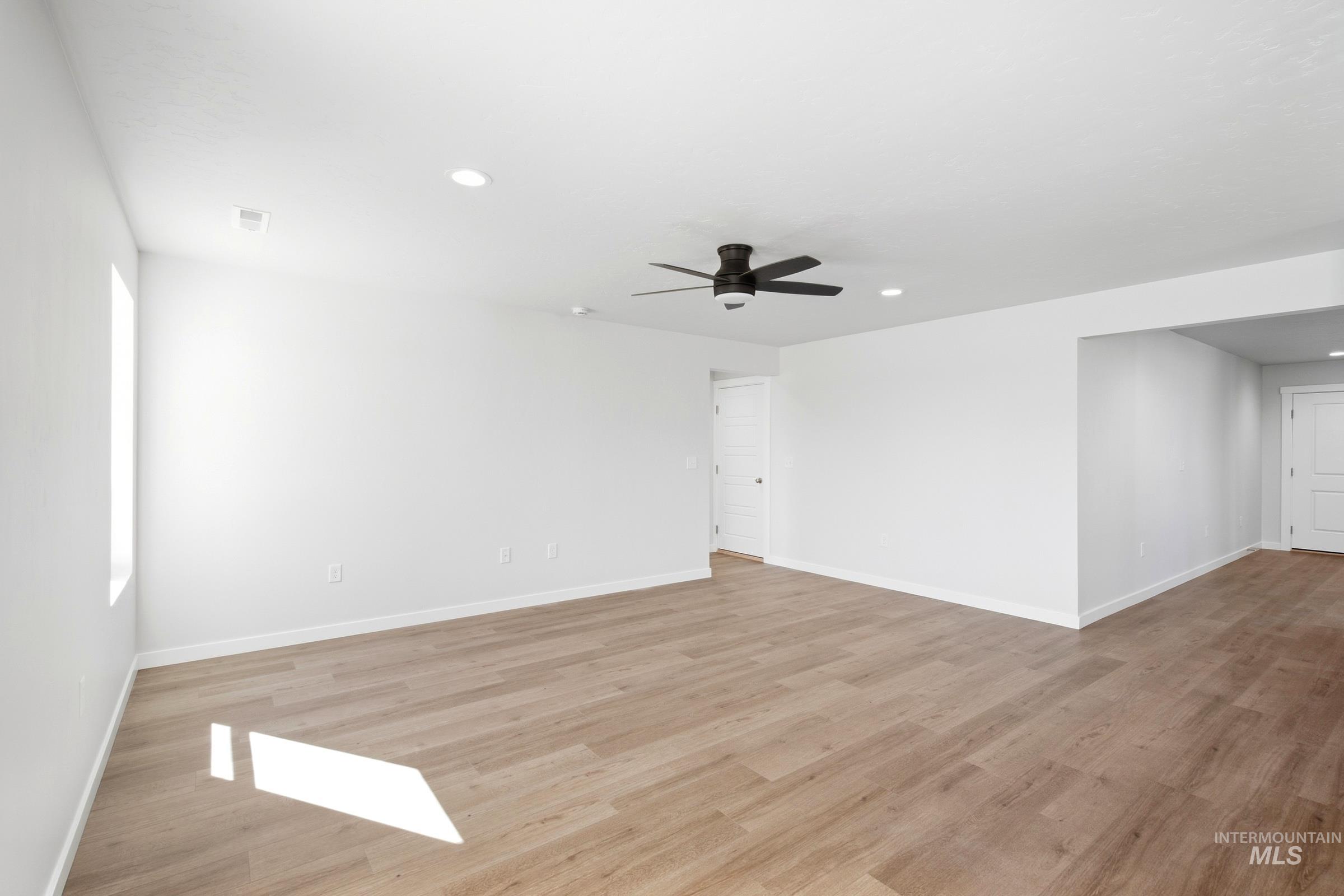 588 N Palaestra Ave Property Photo 8