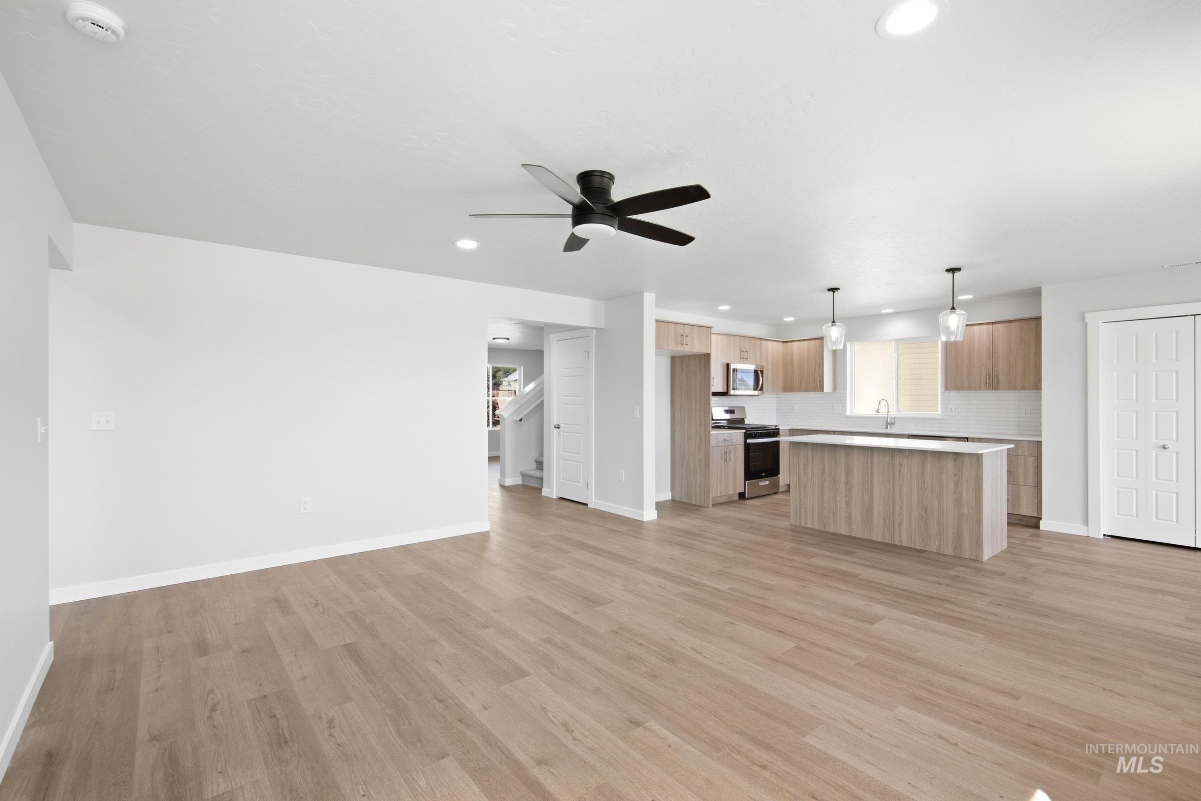 588 N Palaestra Ave Property Photo 9