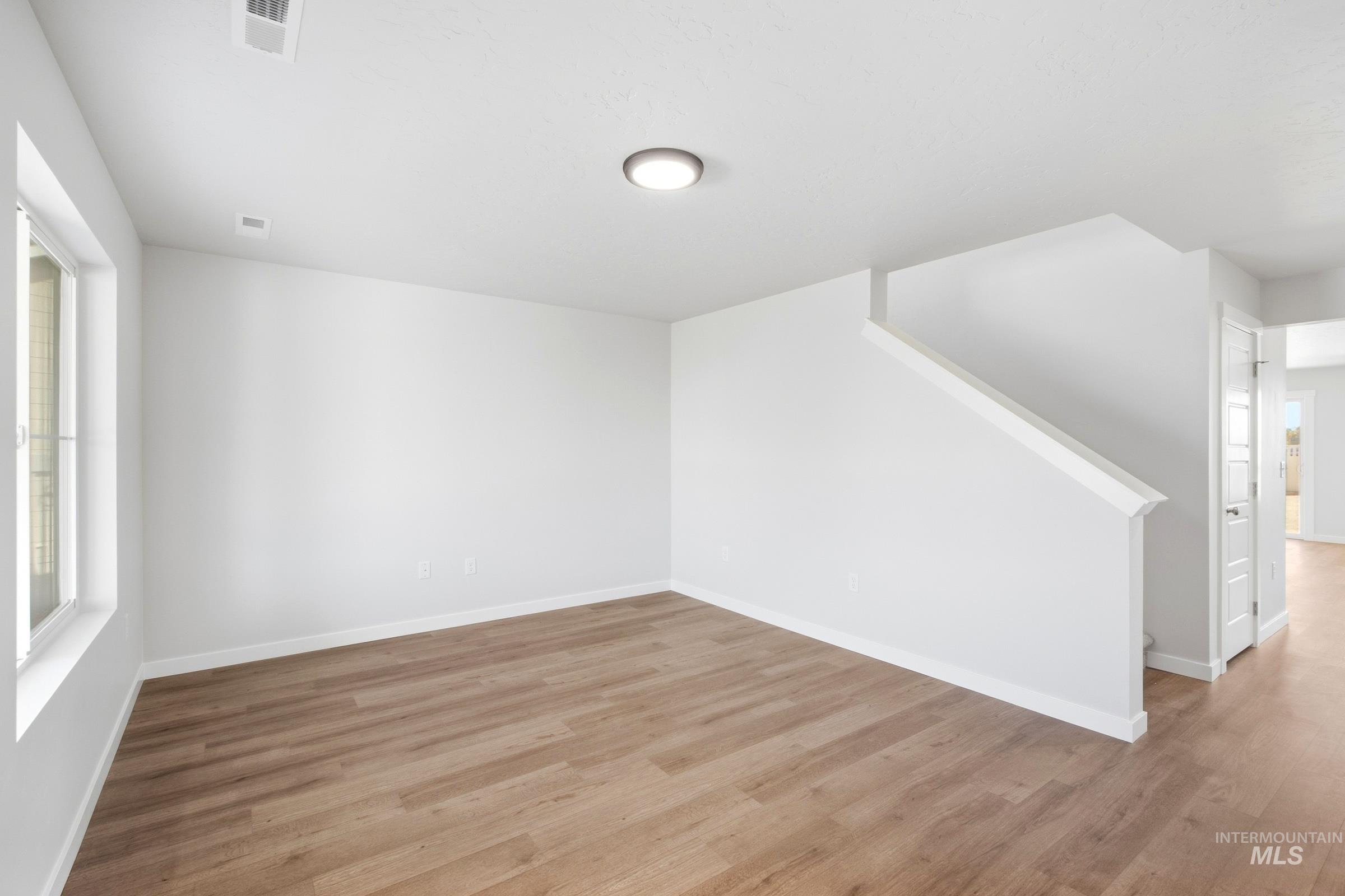 588 N Palaestra Ave Property Photo 10