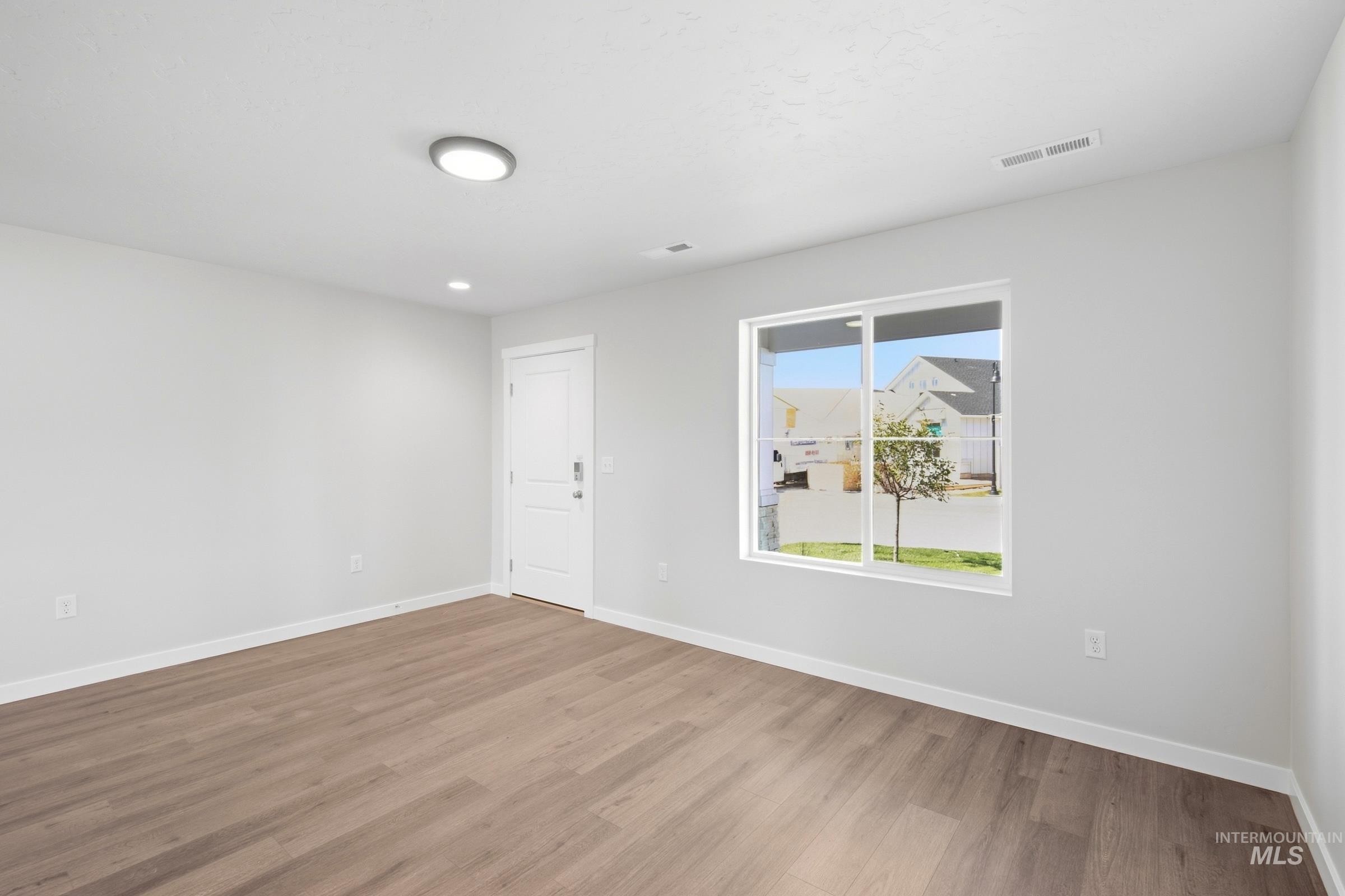 588 N Palaestra Ave Property Photo 11