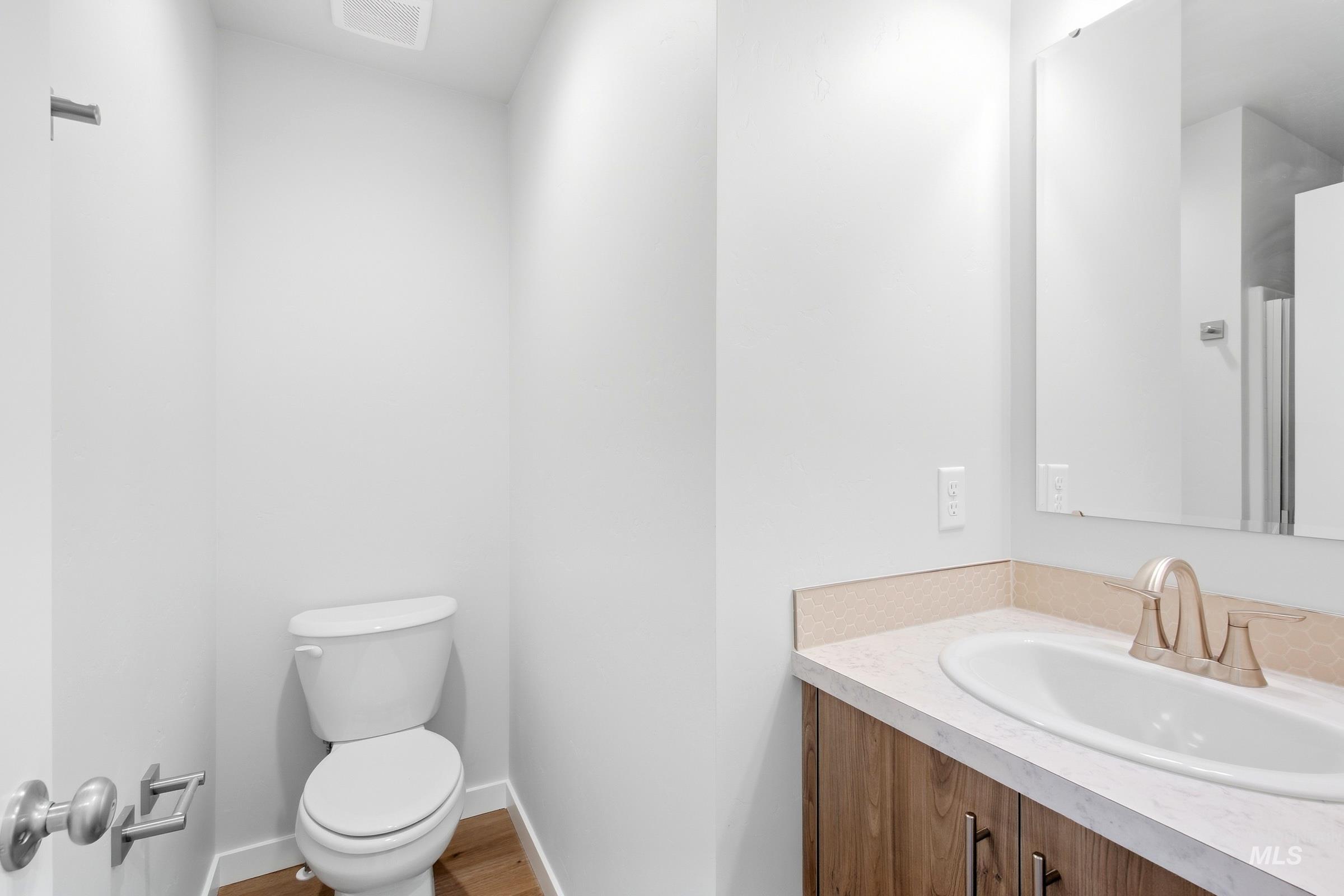 588 N Palaestra Ave Property Photo 12