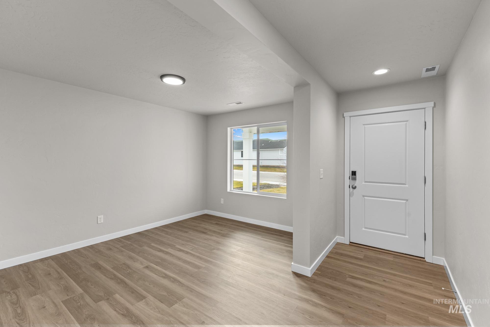 1811 Gyrfalcon St Property Photo 2