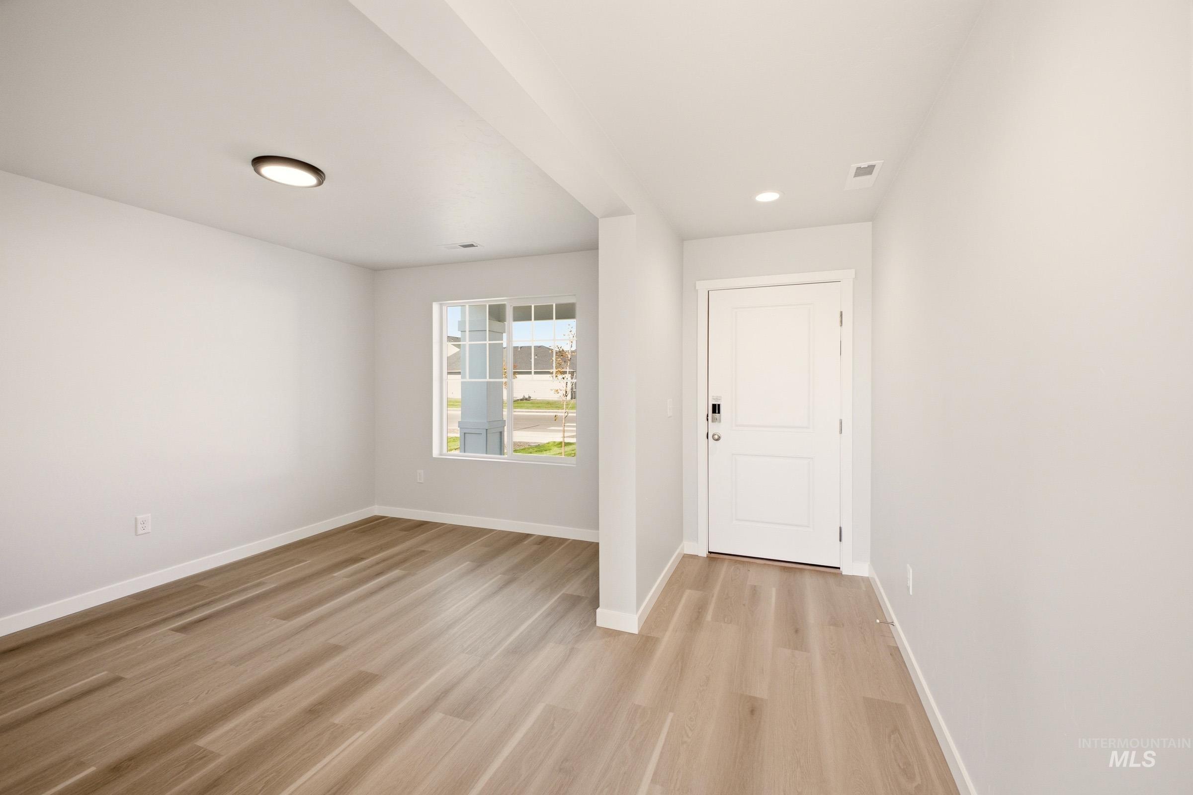 1811 Gyrfalcon St Property Photo 2