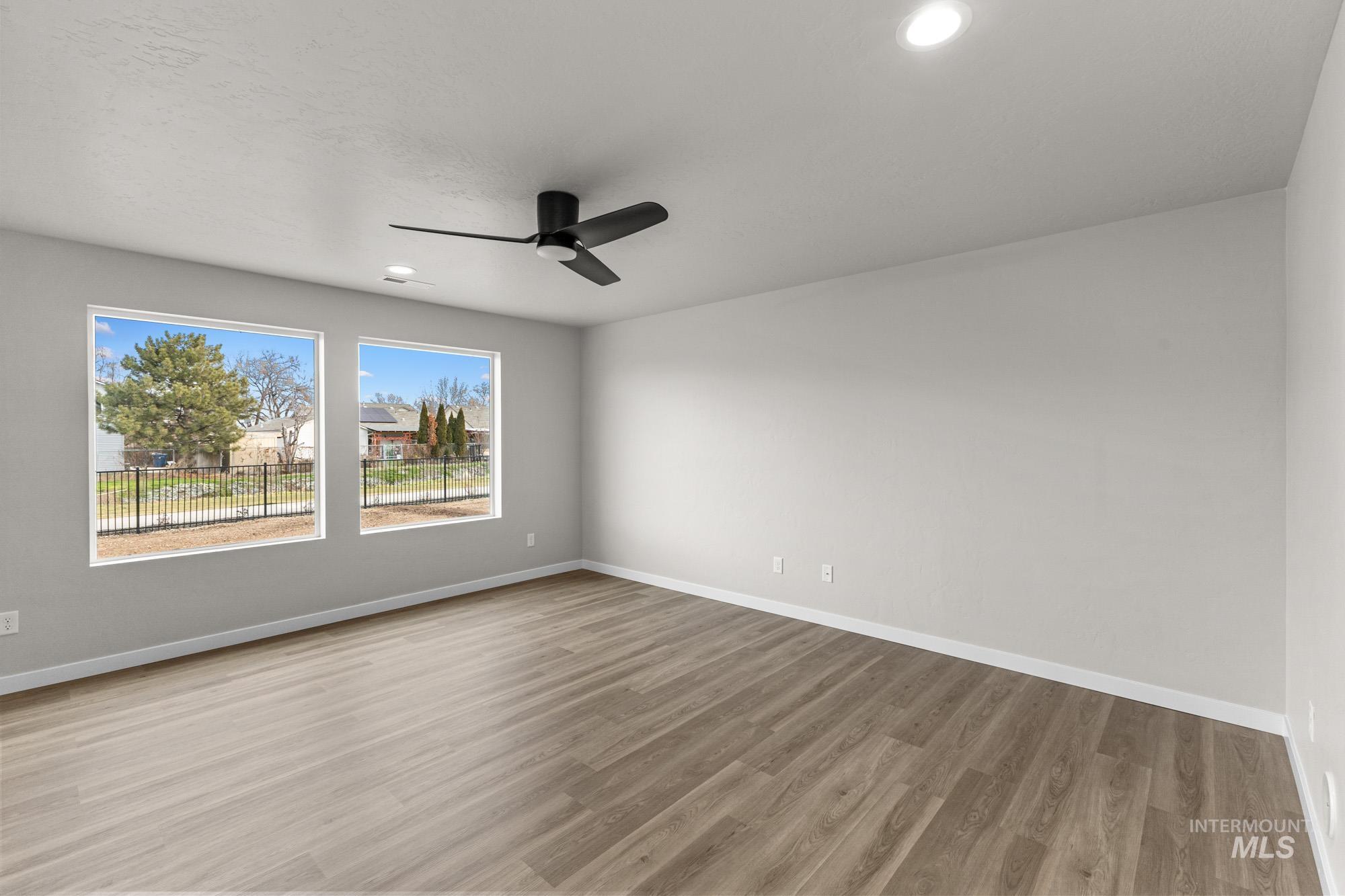 1811 Gyrfalcon St Property Photo 7