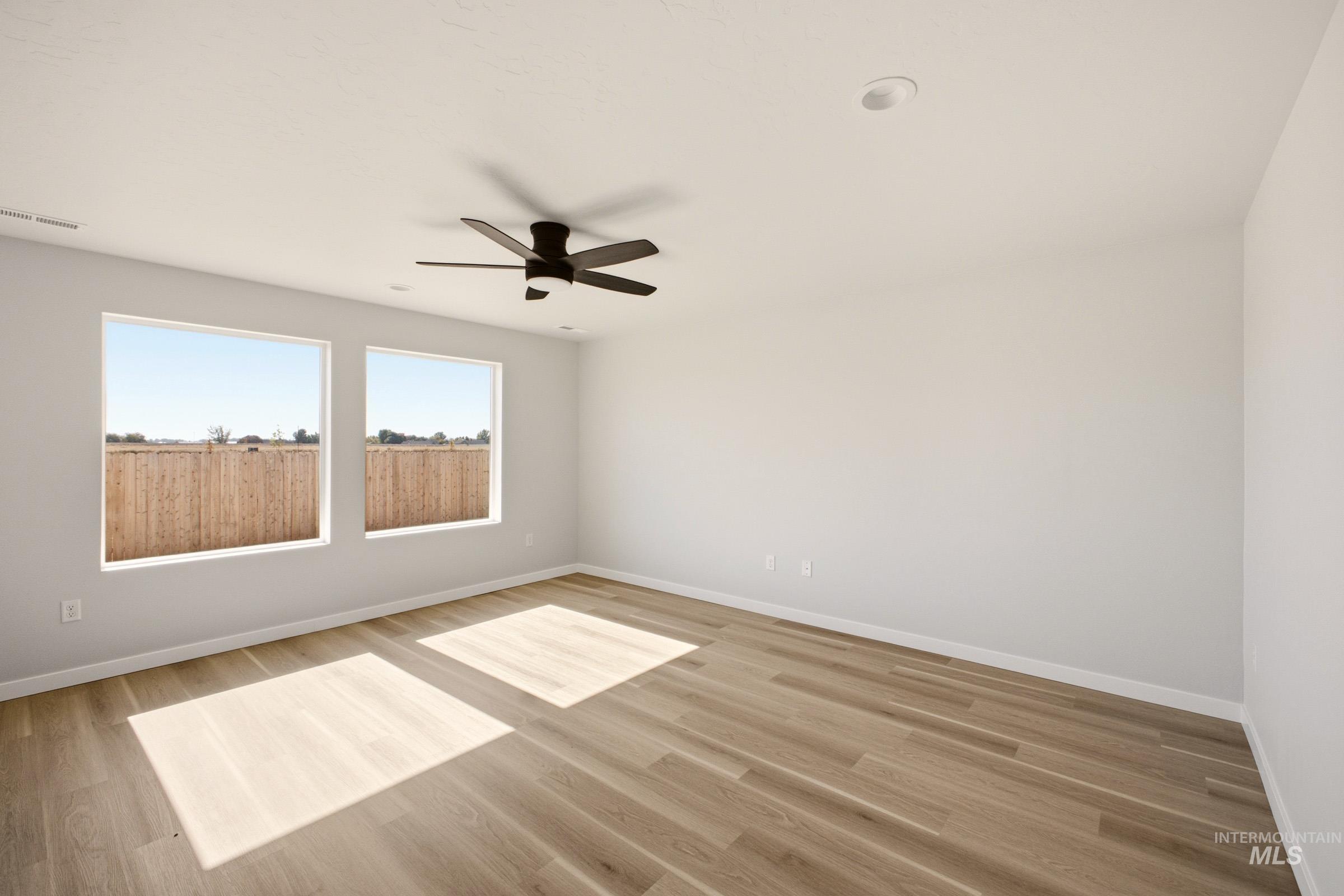 1811 Gyrfalcon St Property Photo 7