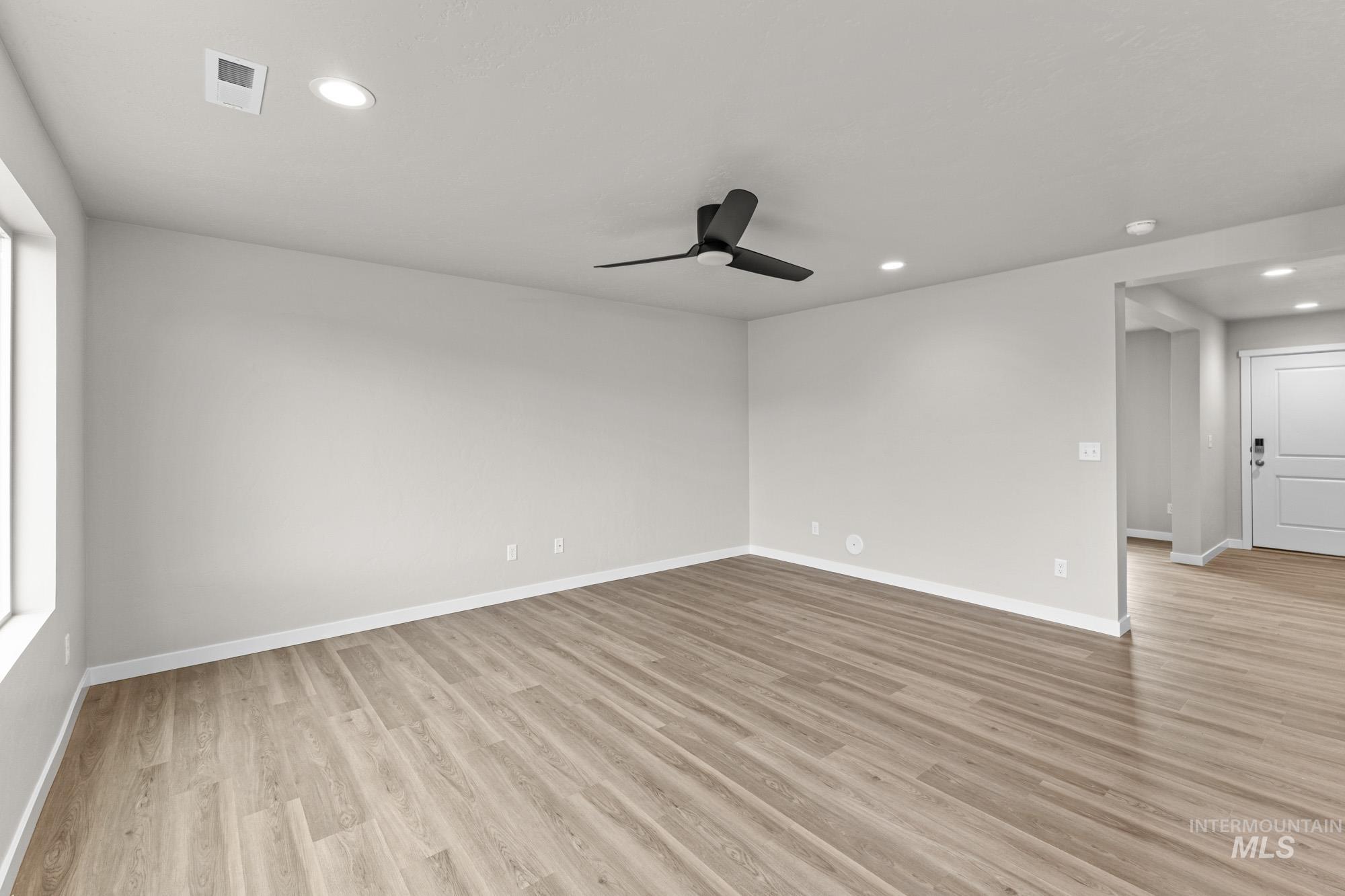 1811 Gyrfalcon St Property Photo 8