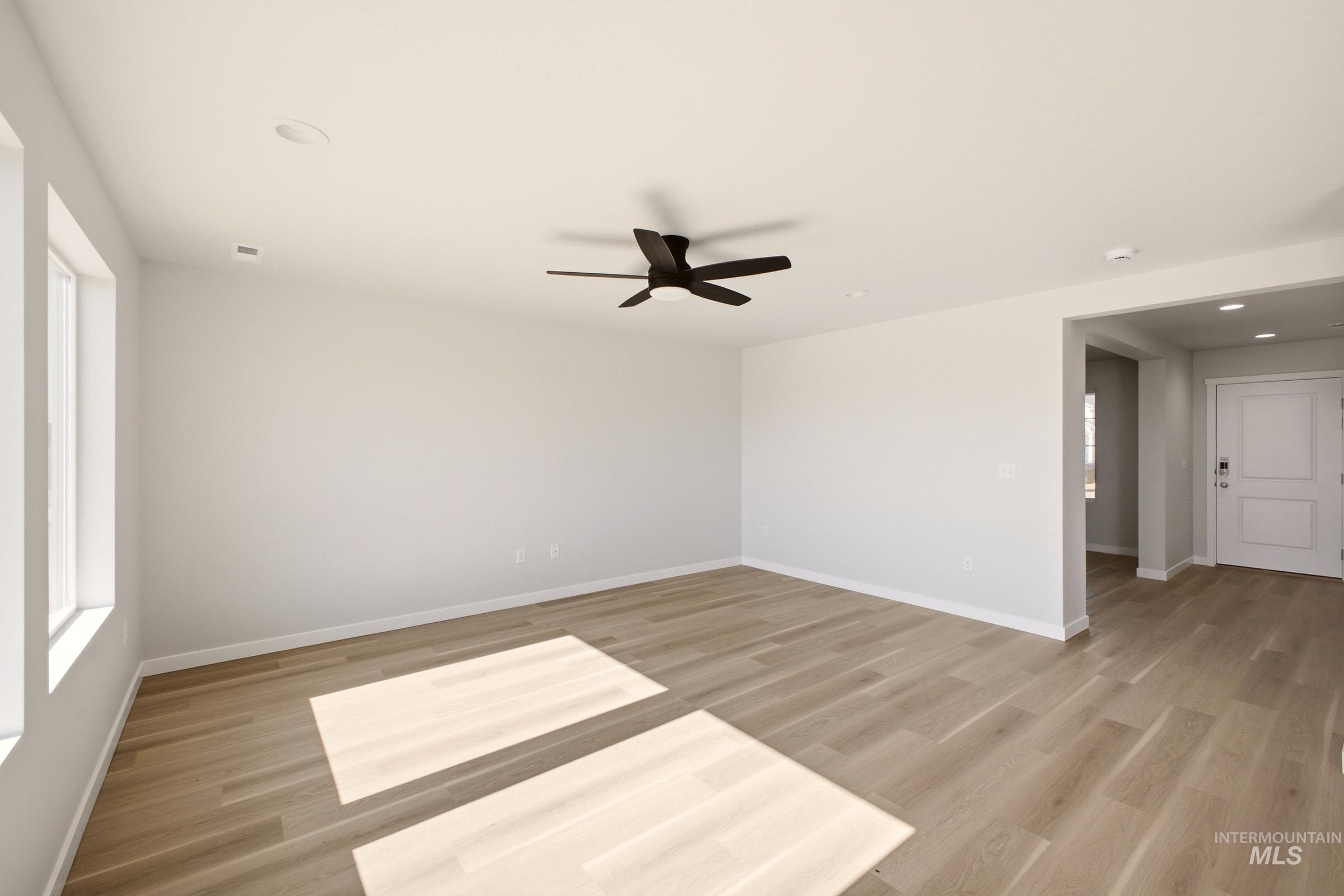 1811 Gyrfalcon St Property Photo 8