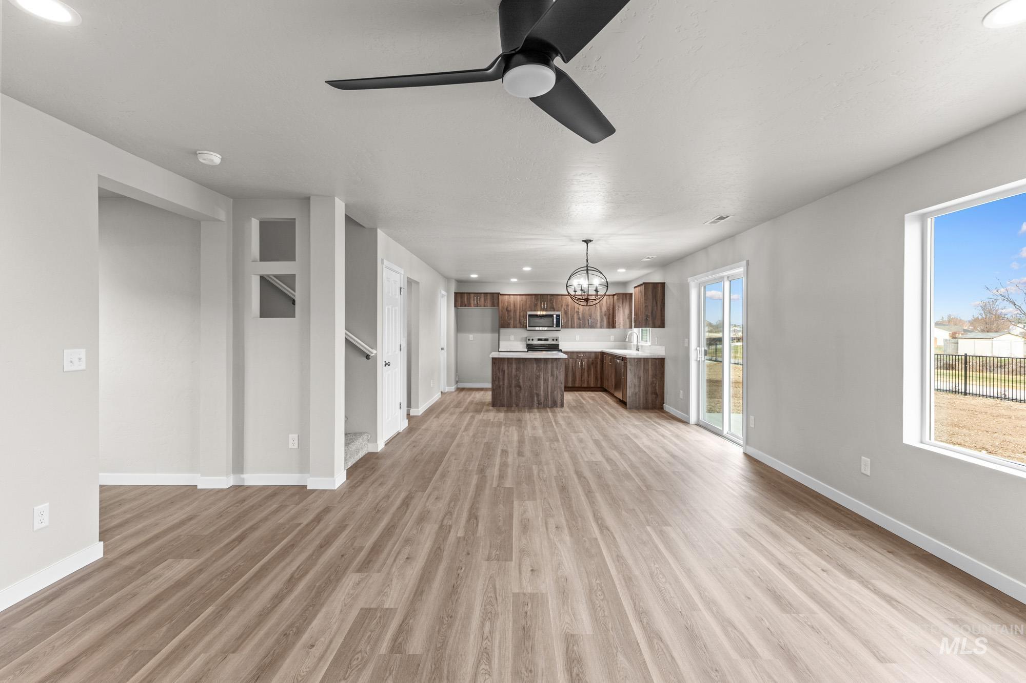 1811 Gyrfalcon St Property Photo 9