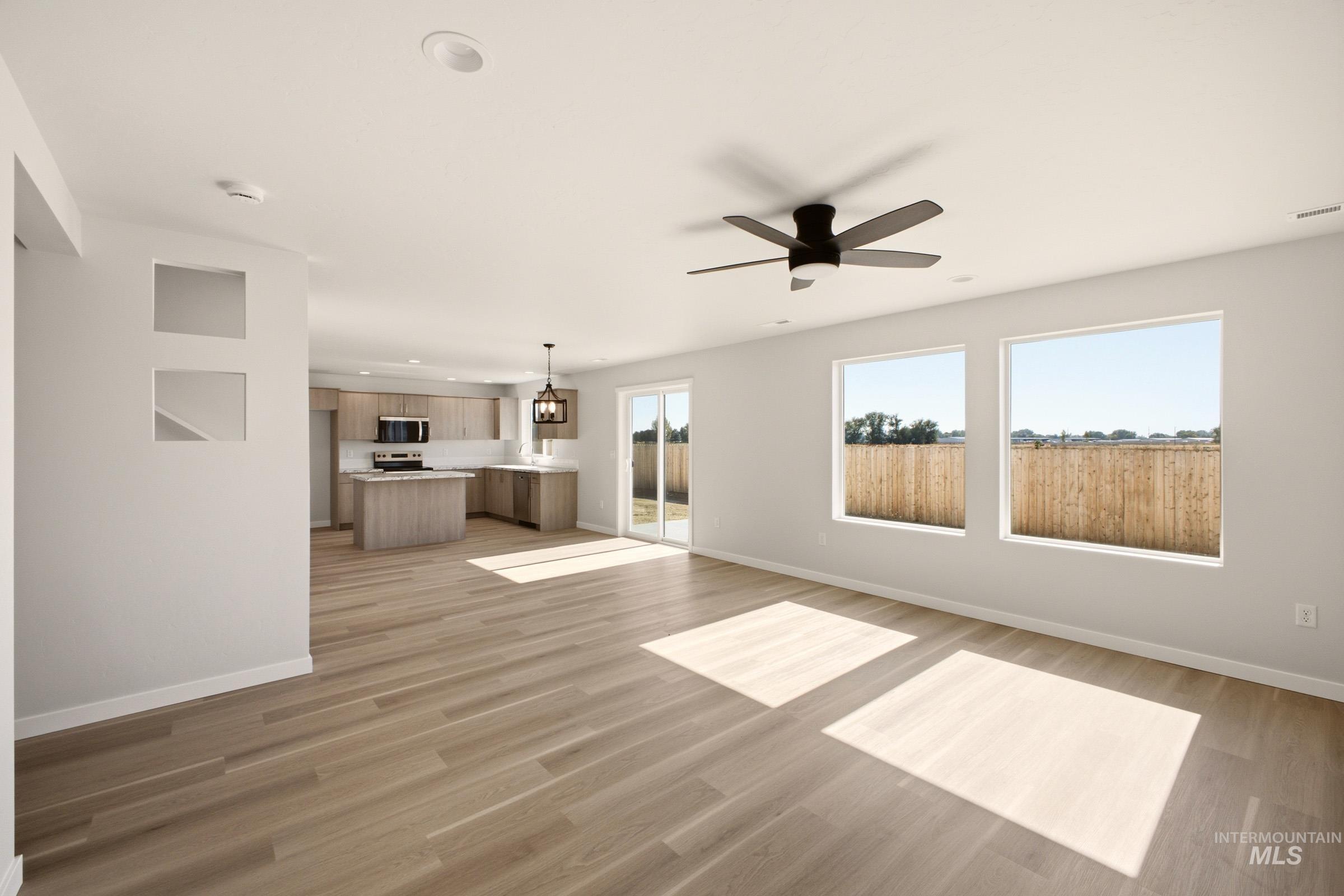1811 Gyrfalcon St Property Photo 9