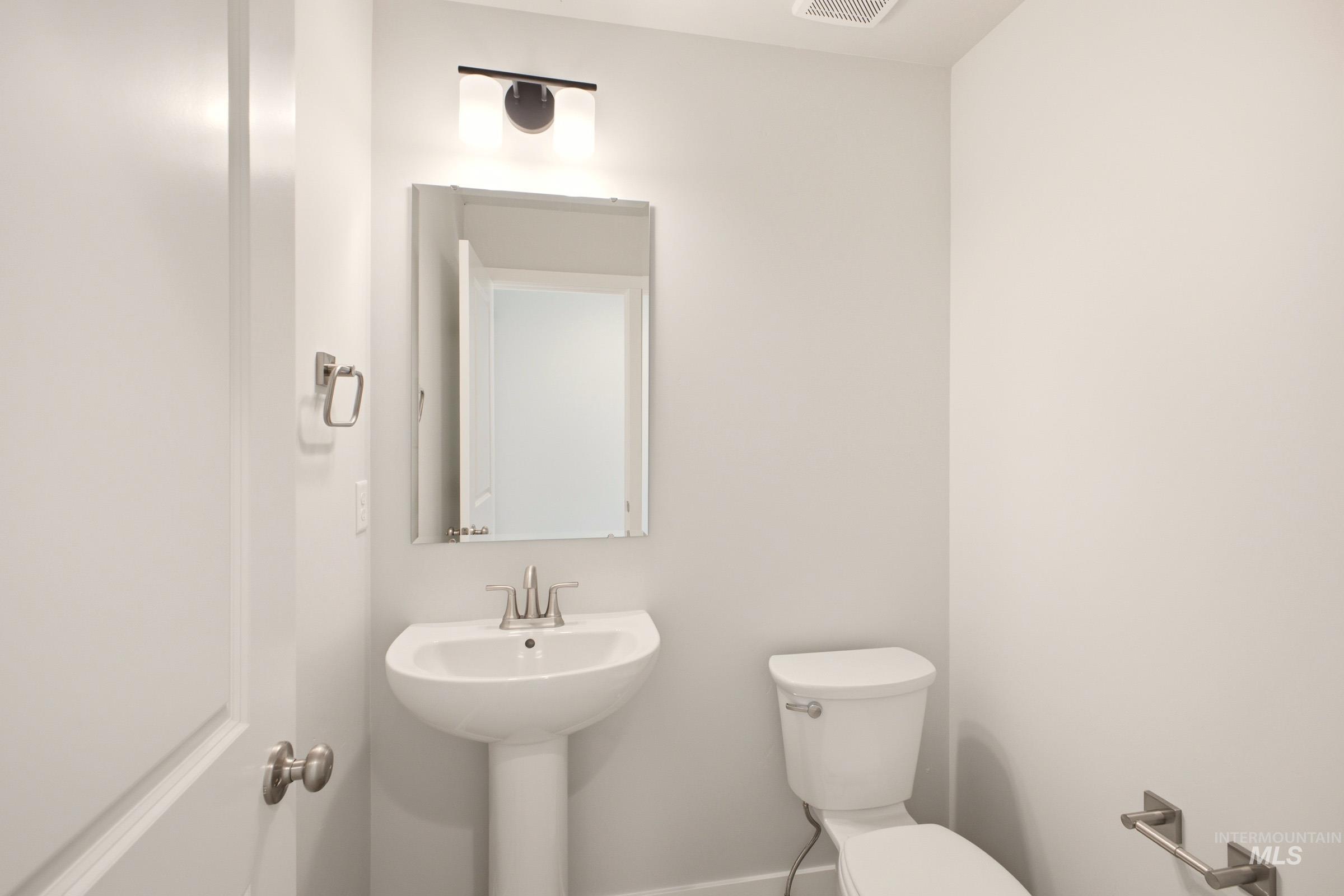 1811 Gyrfalcon St Property Photo 10