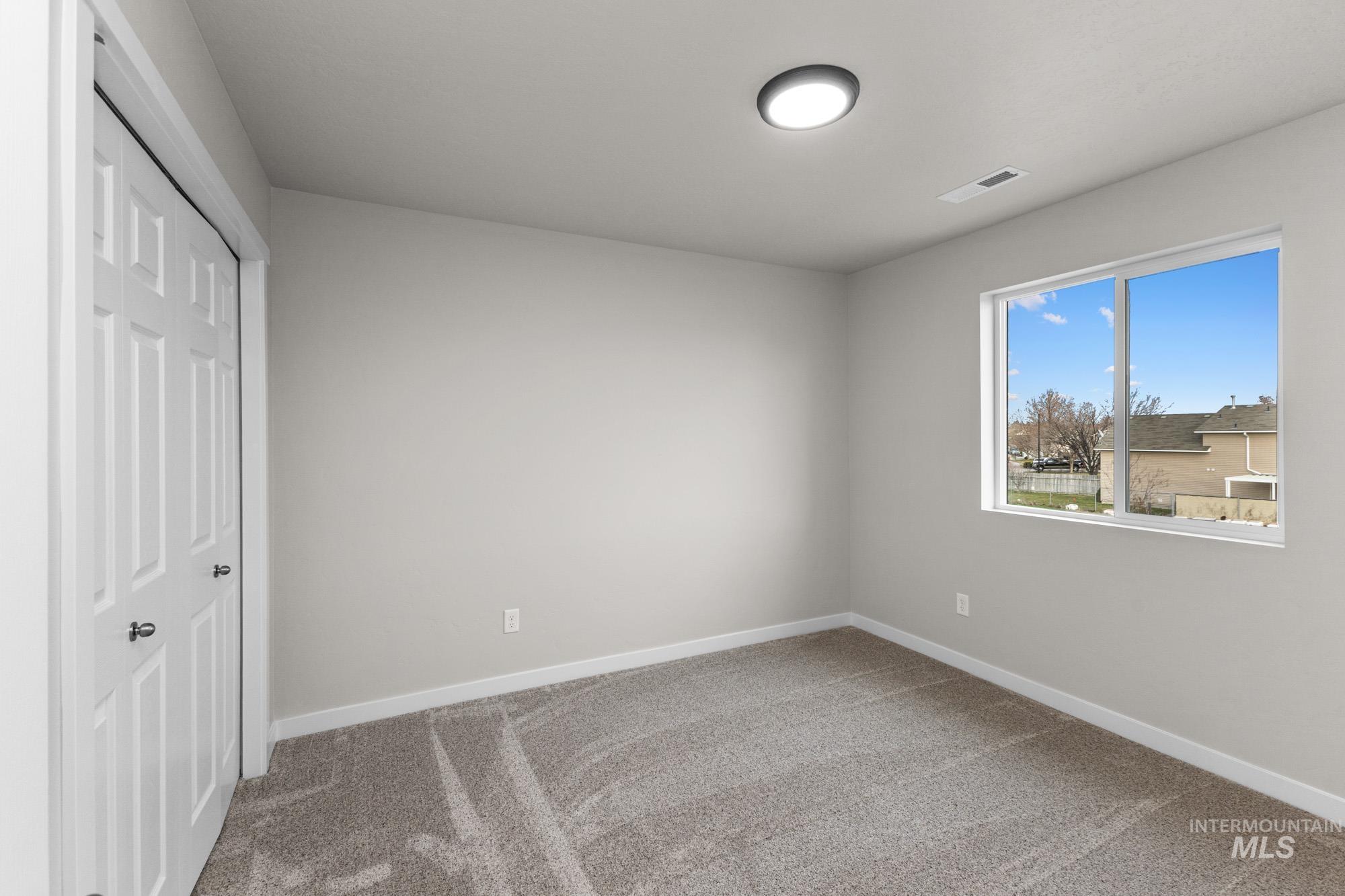 1811 Gyrfalcon St Property Photo 11