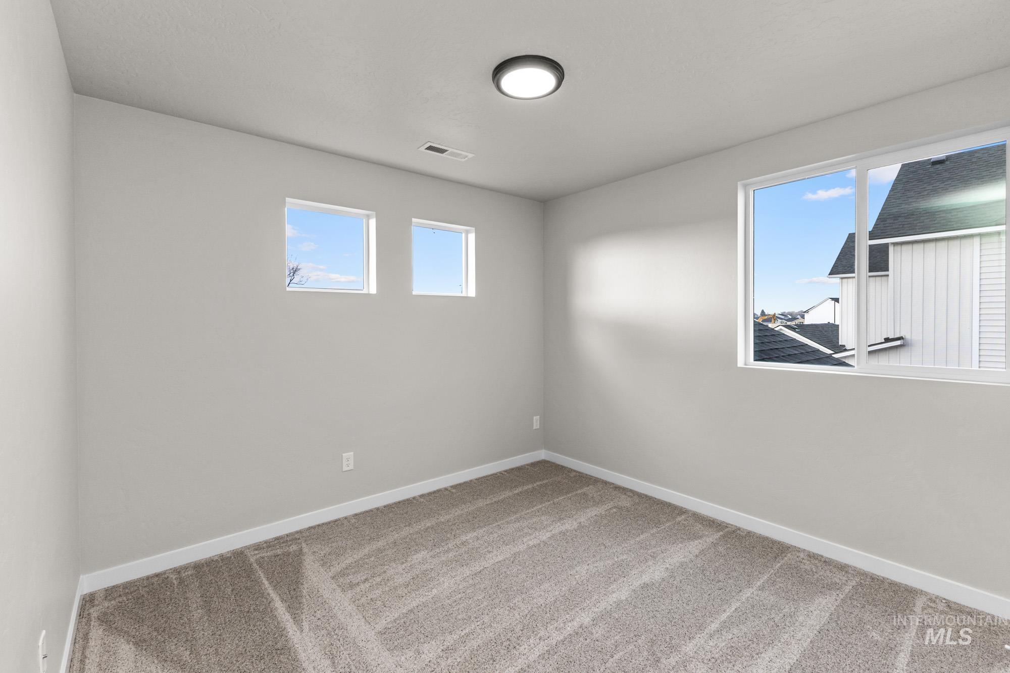 1811 Gyrfalcon St Property Photo 12