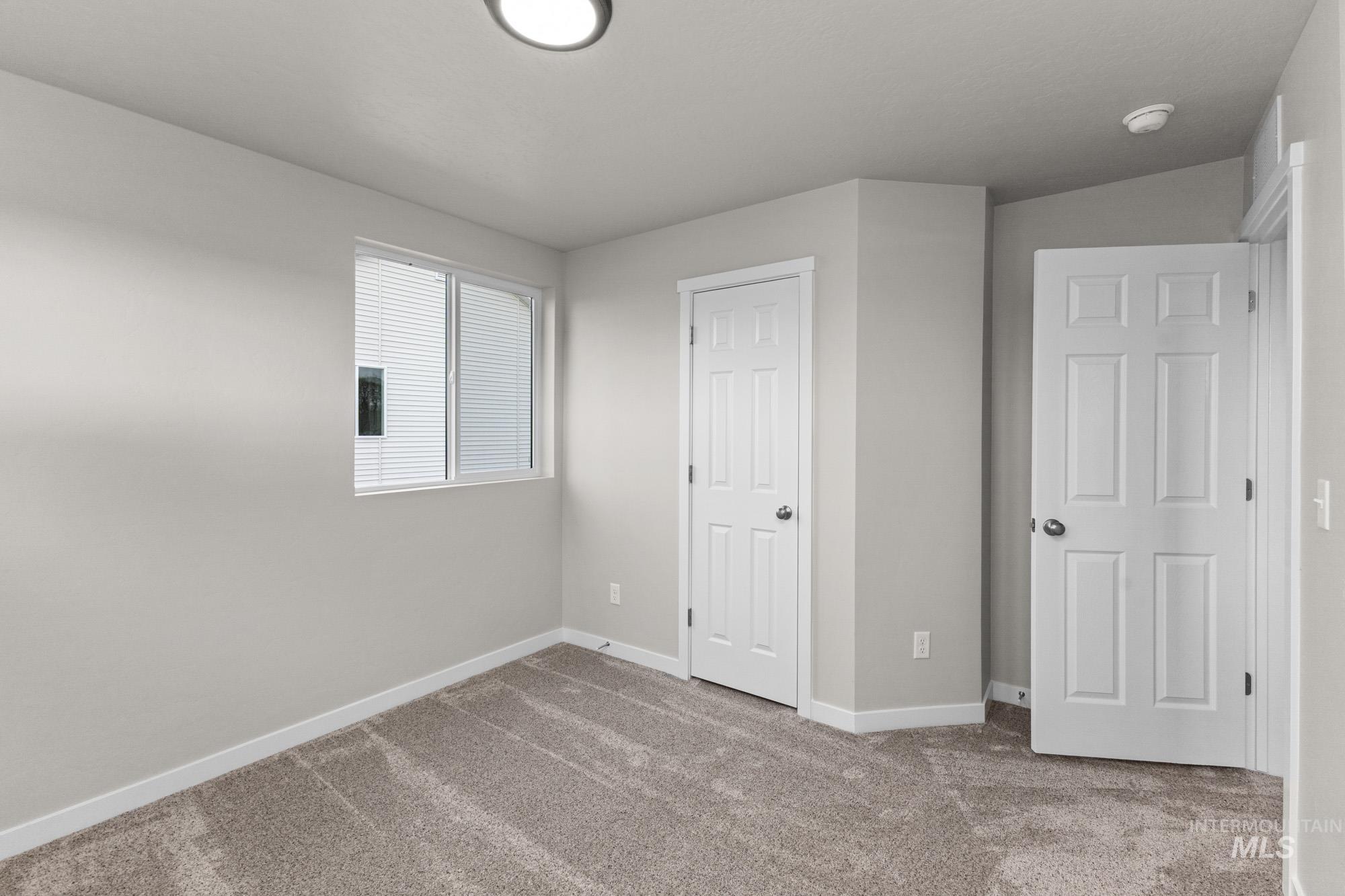 1811 Gyrfalcon St Property Photo 13