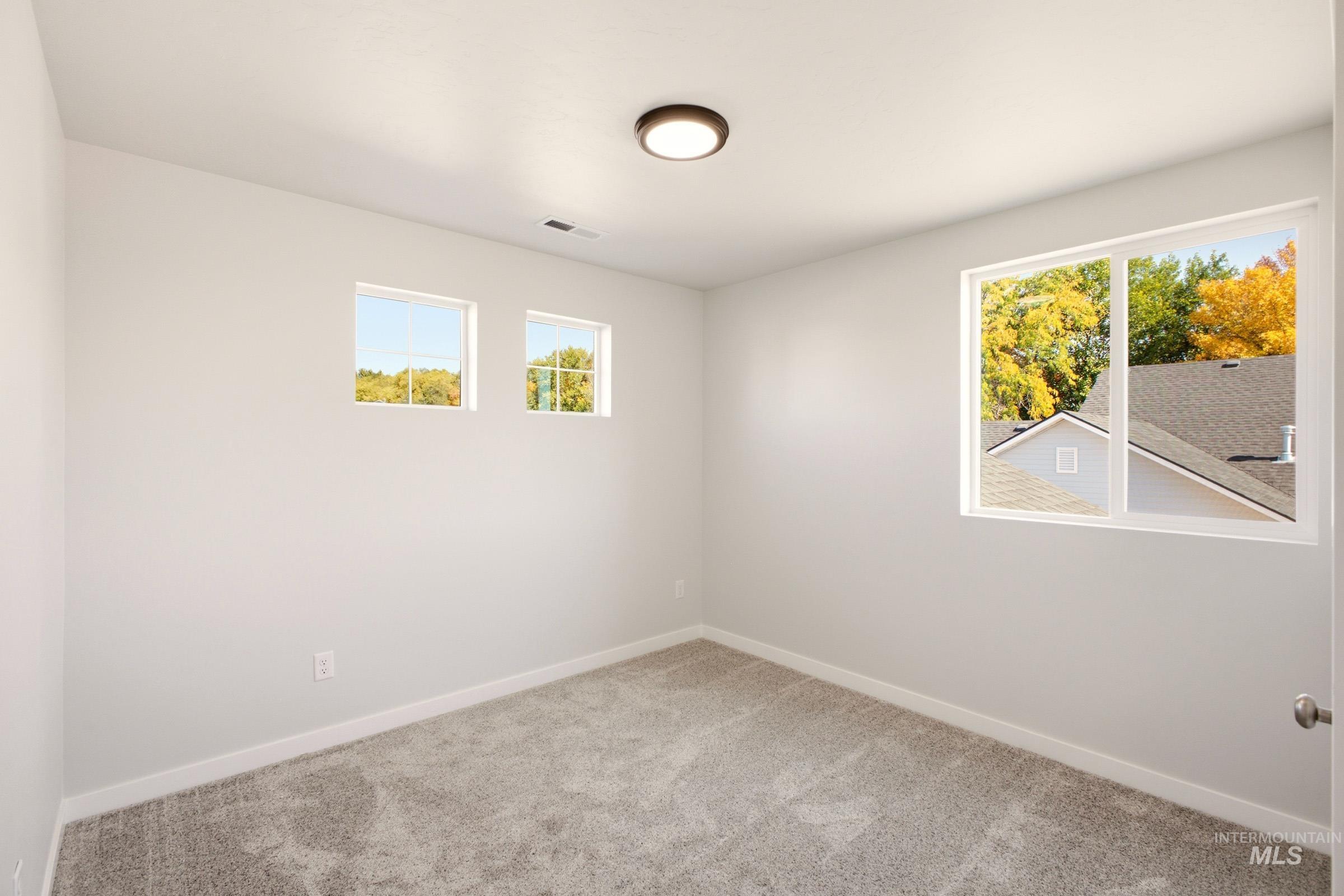 1811 Gyrfalcon St Property Photo 13