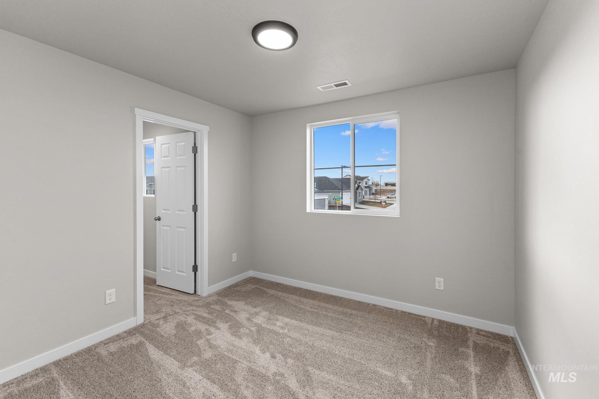 1811 Gyrfalcon St Property Photo 14