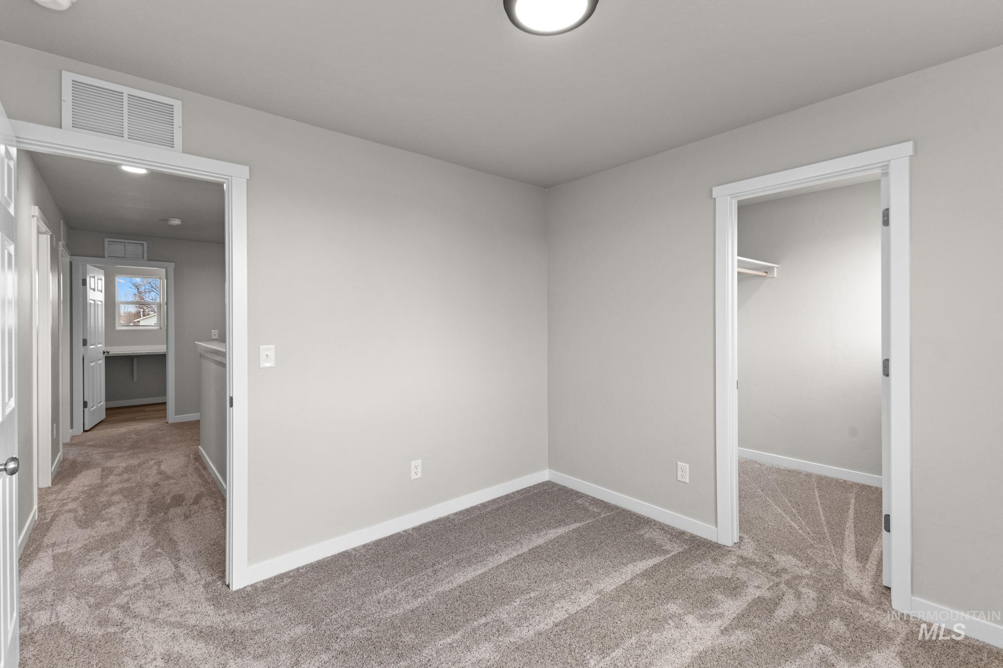 1811 Gyrfalcon St Property Photo 15