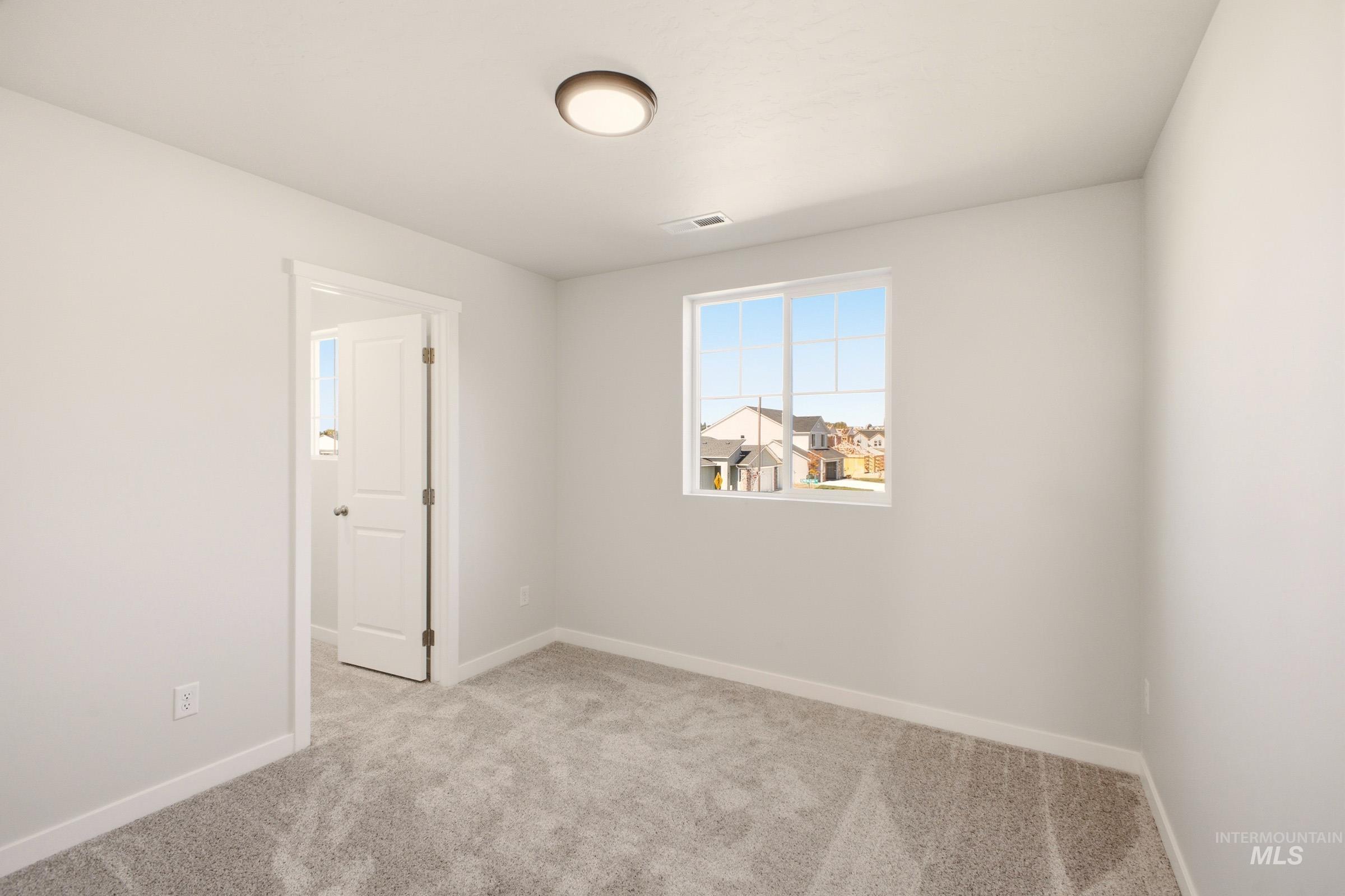 1811 Gyrfalcon St Property Photo 15