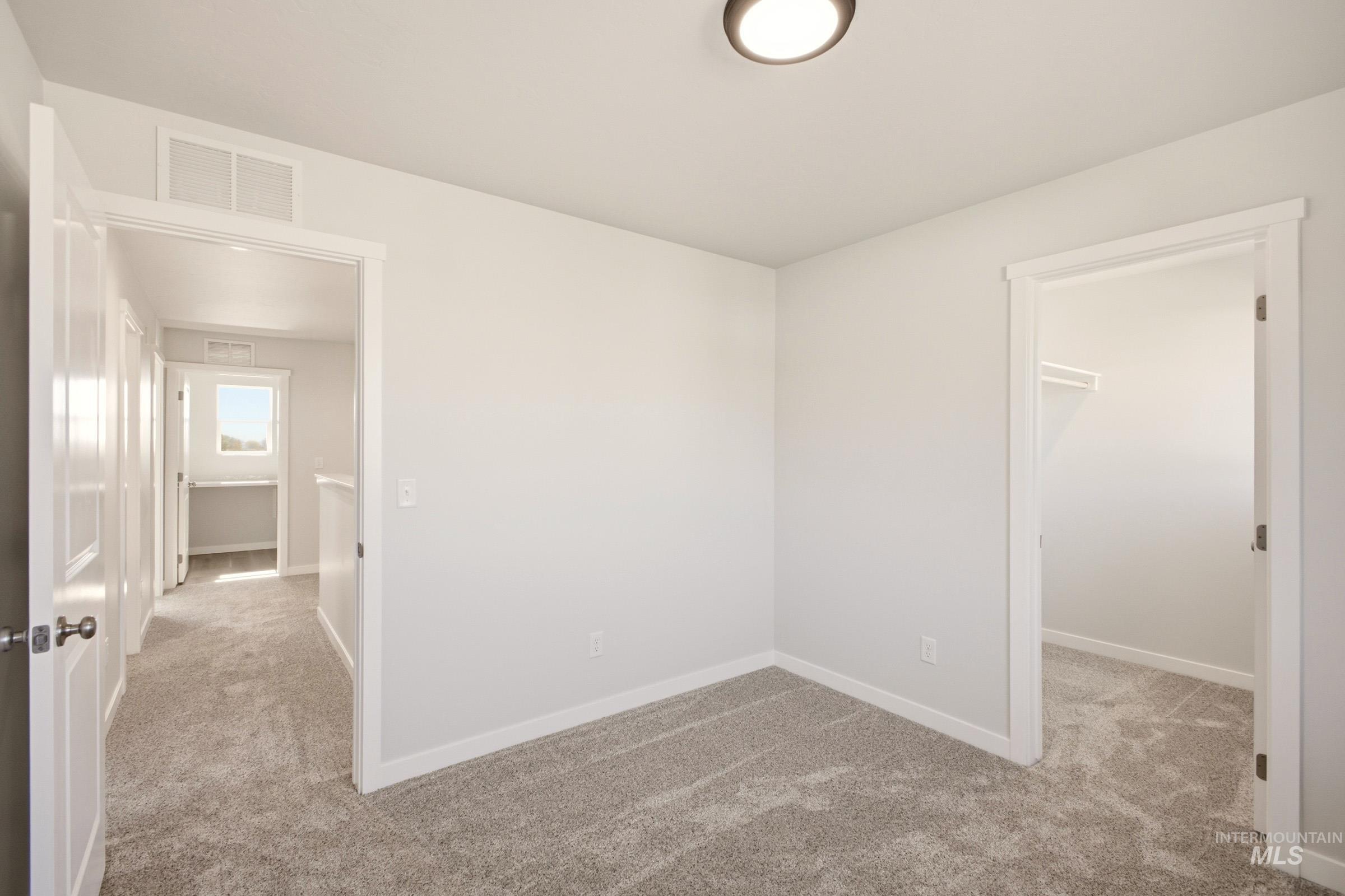 1811 Gyrfalcon St Property Photo 16